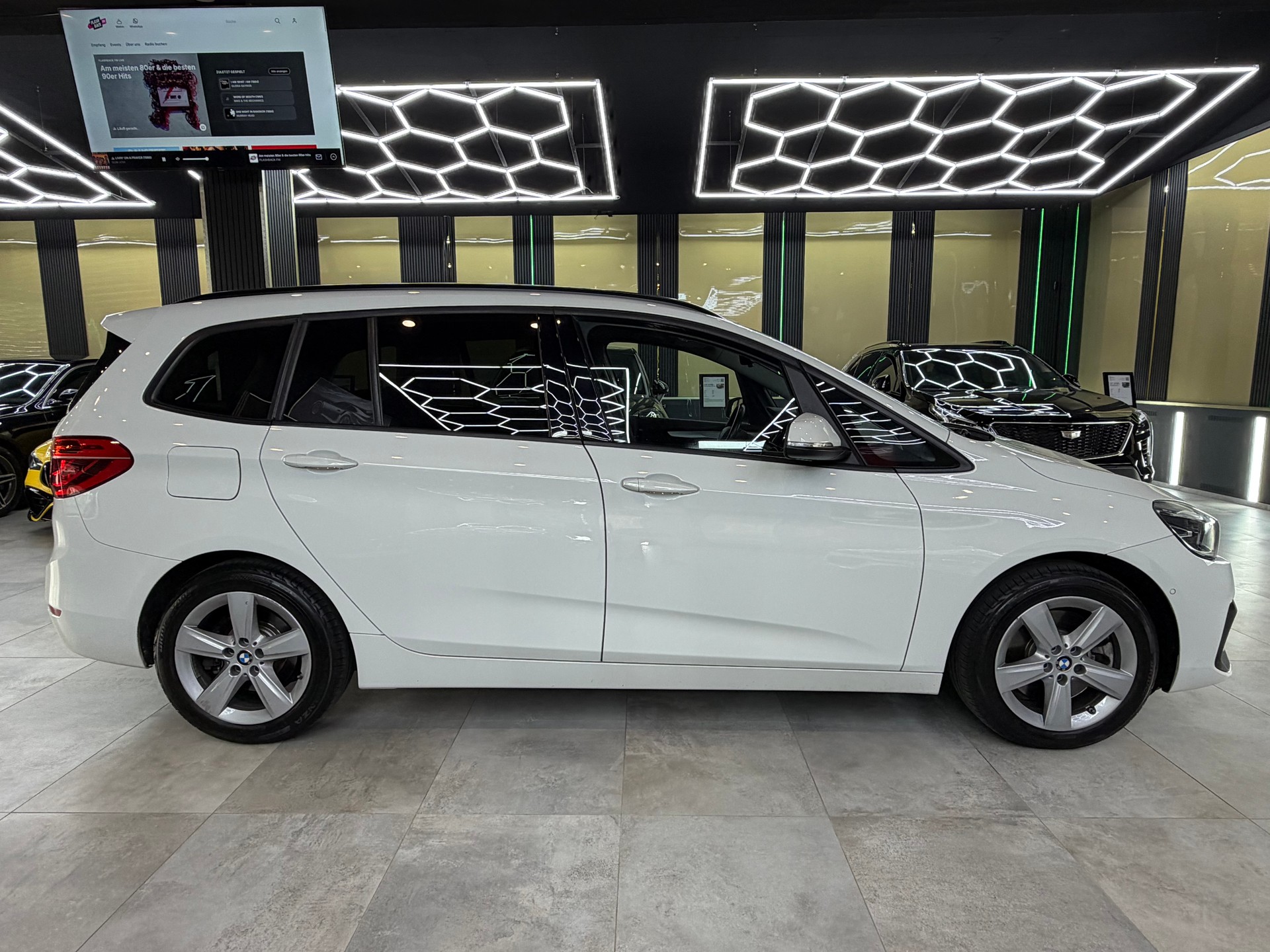 BMW 220d xDrive Gran Tourer Steptronic-image-3