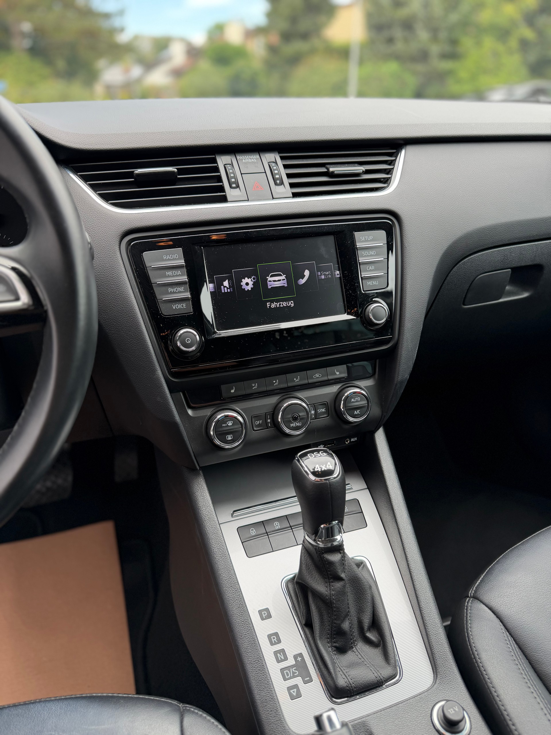 SKODA Octavia Combi 1.8 TSI Style 4x4 DSG-image-8