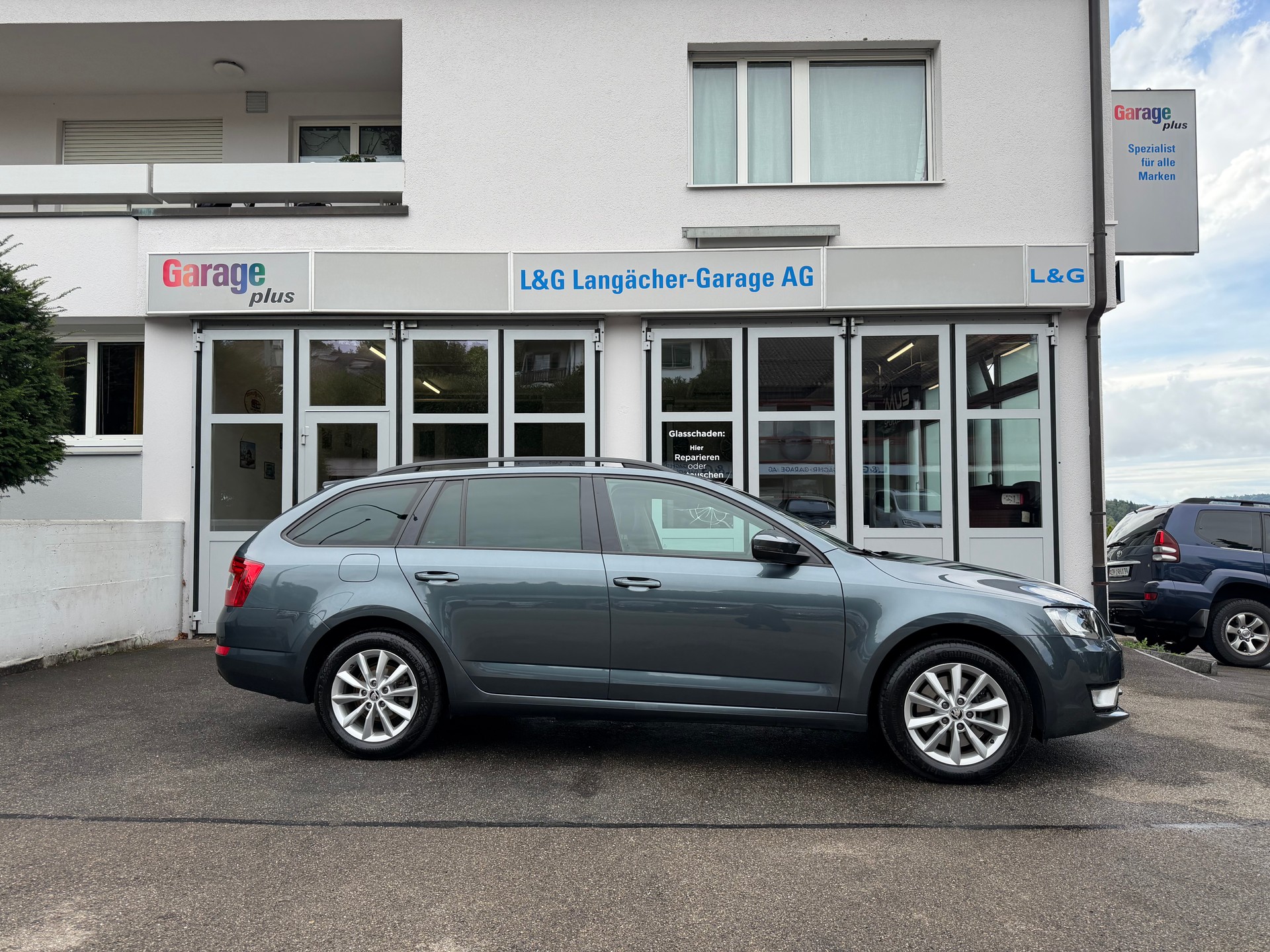 SKODA Octavia Combi 1.8 TSI Style 4x4 DSG-image-0