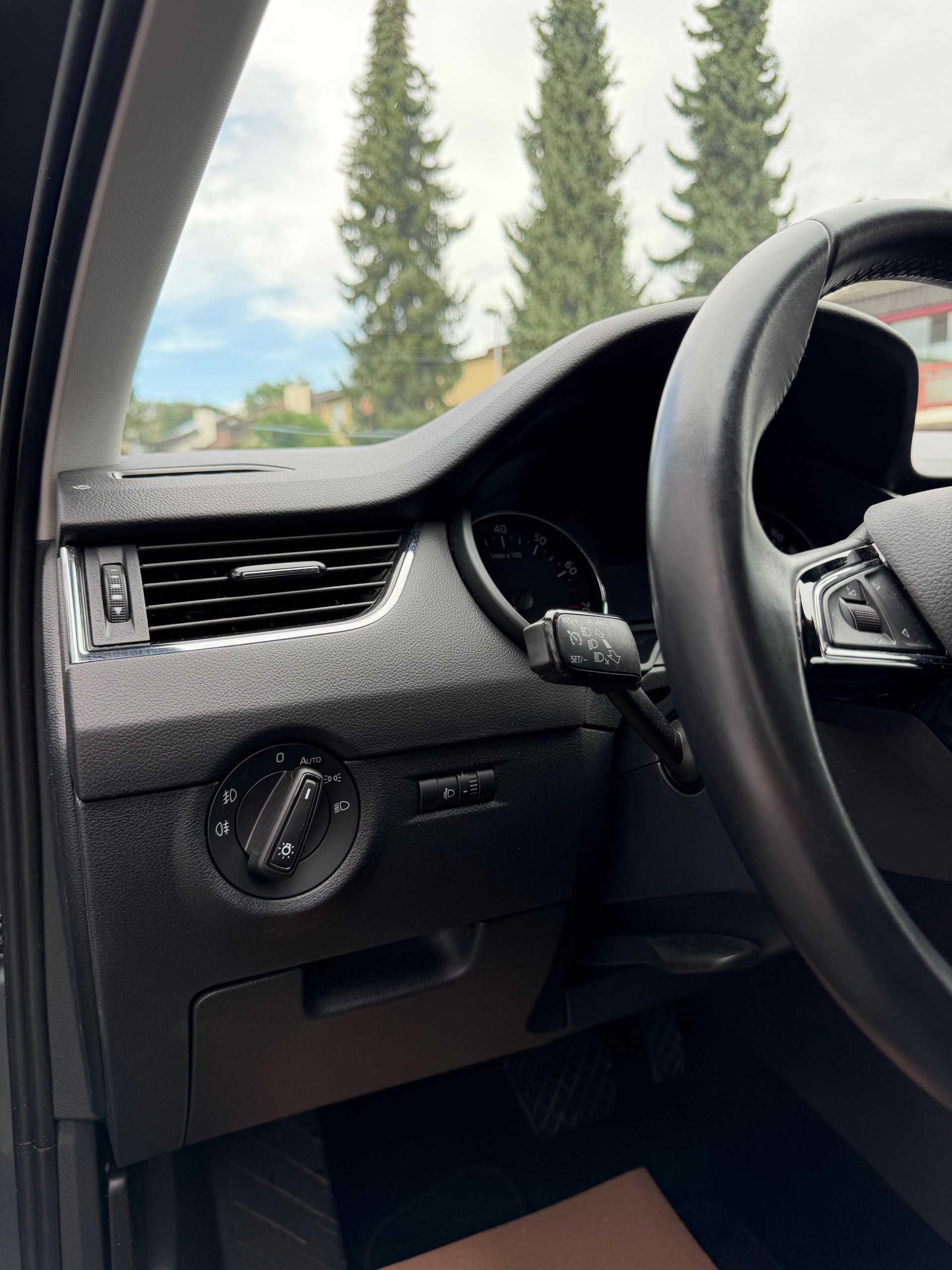 SKODA Octavia Combi 1.8 TSI Style 4x4 DSG-image-7