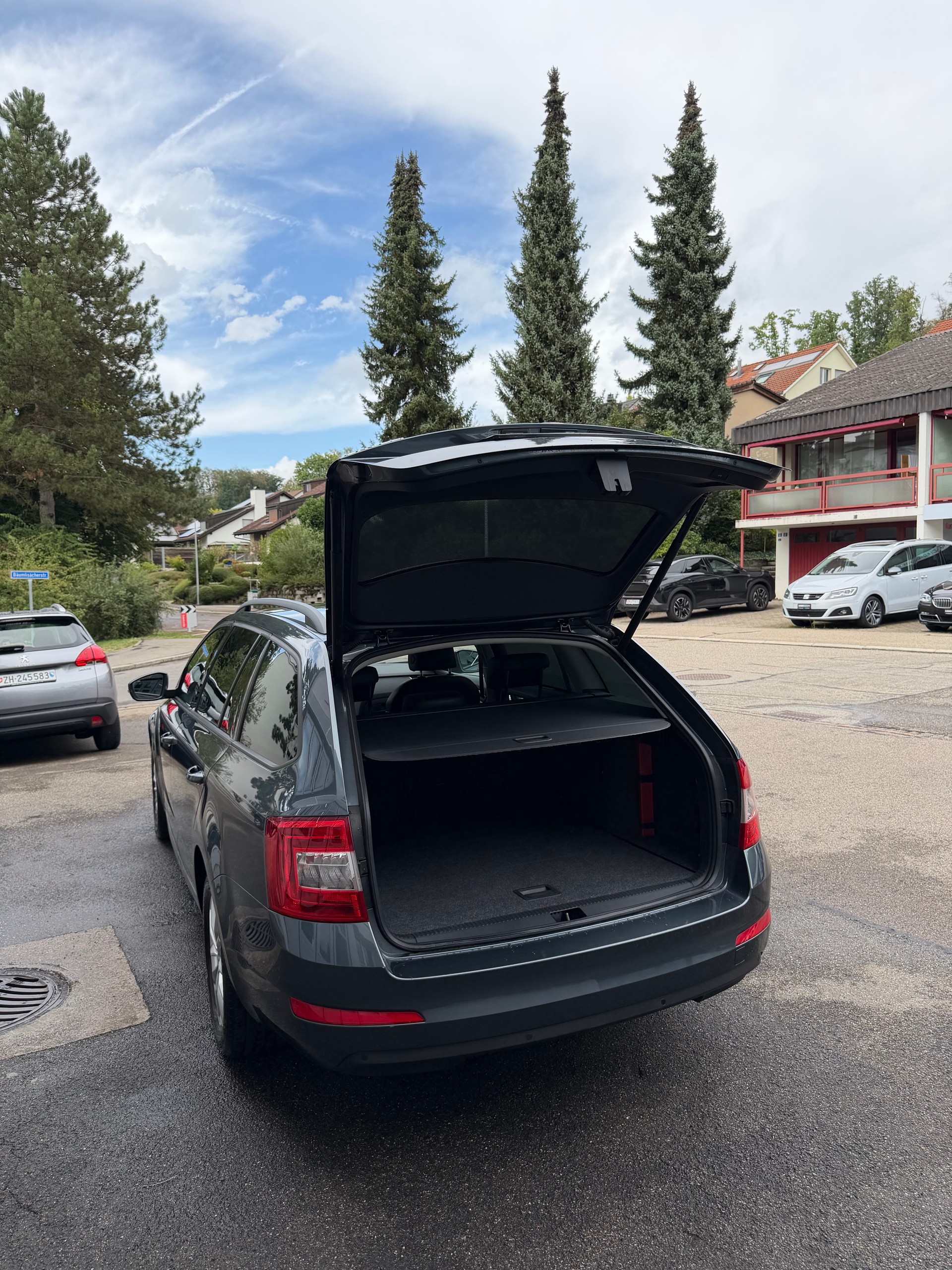 SKODA Octavia Combi 1.8 TSI Style 4x4 DSG-image-11
