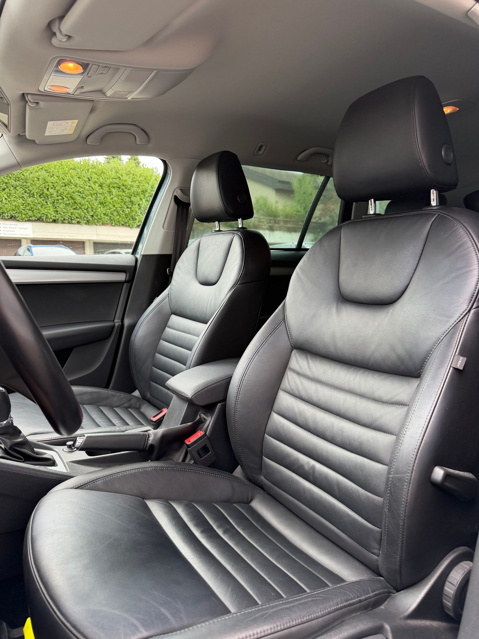 SKODA Octavia Combi 1.8 TSI Style 4x4 DSG-image-6