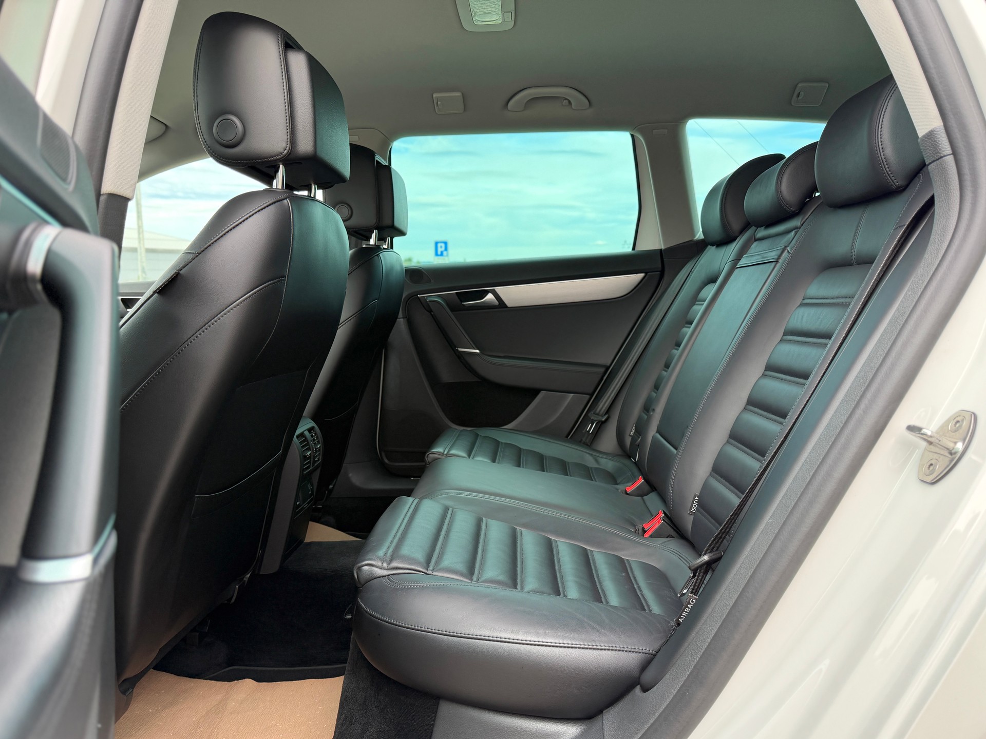 VW Passat Variant 2.0 TDI BMT Highline 4MDSG-image-19