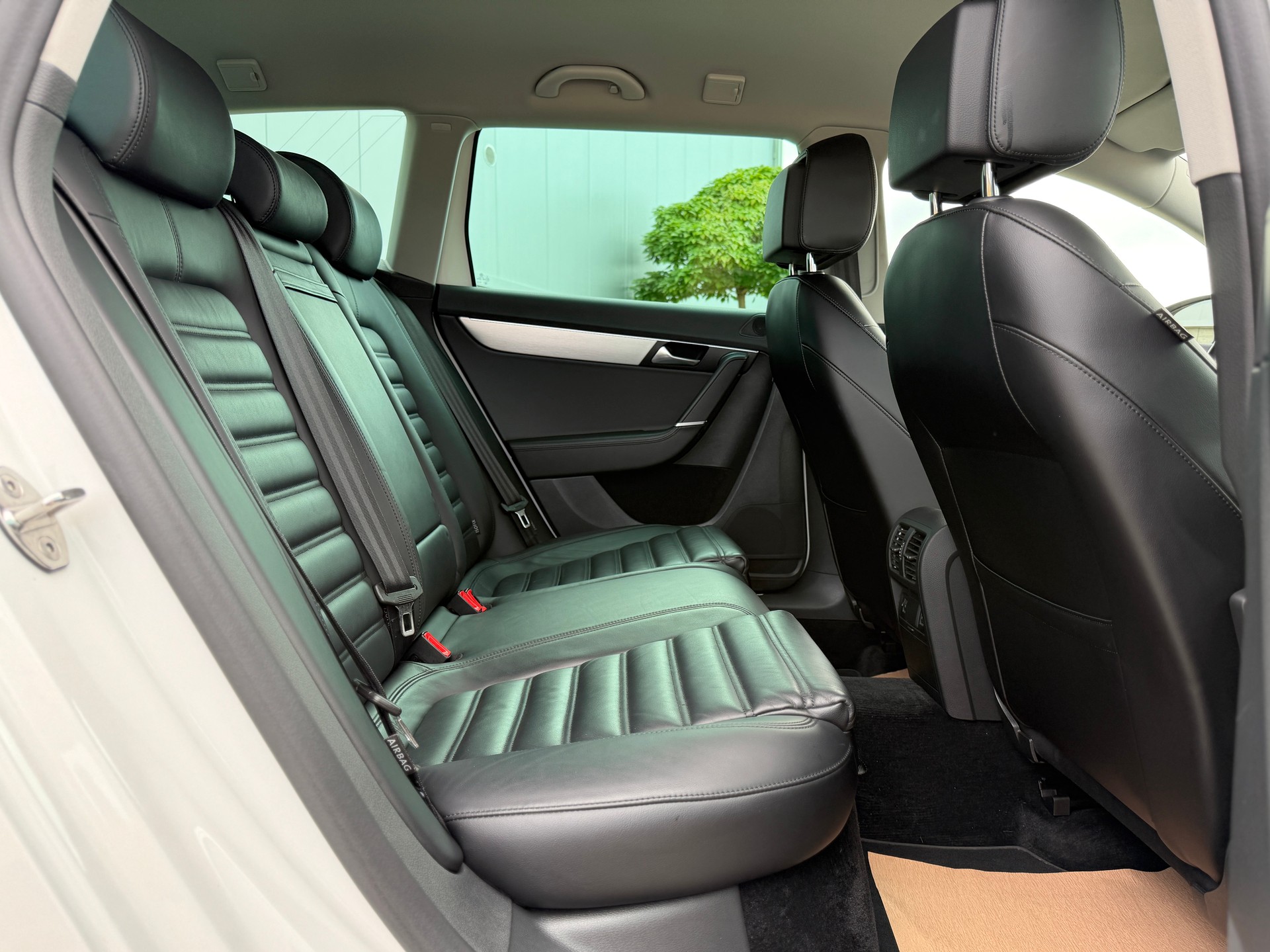 VW Passat Variant 2.0 TDI BMT Highline 4MDSG-image-21