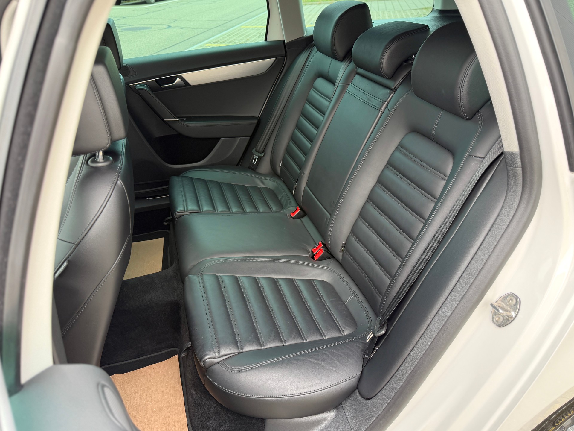 VW Passat Variant 2.0 TDI BMT Highline 4MDSG-image-20