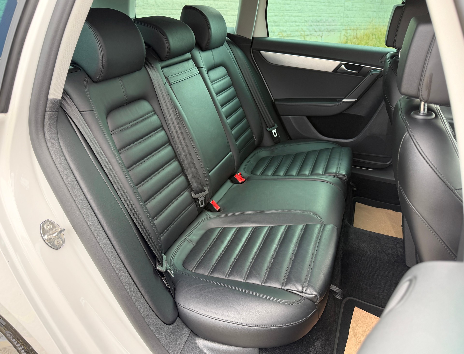 VW Passat Variant 2.0 TDI BMT Highline 4MDSG-image-22