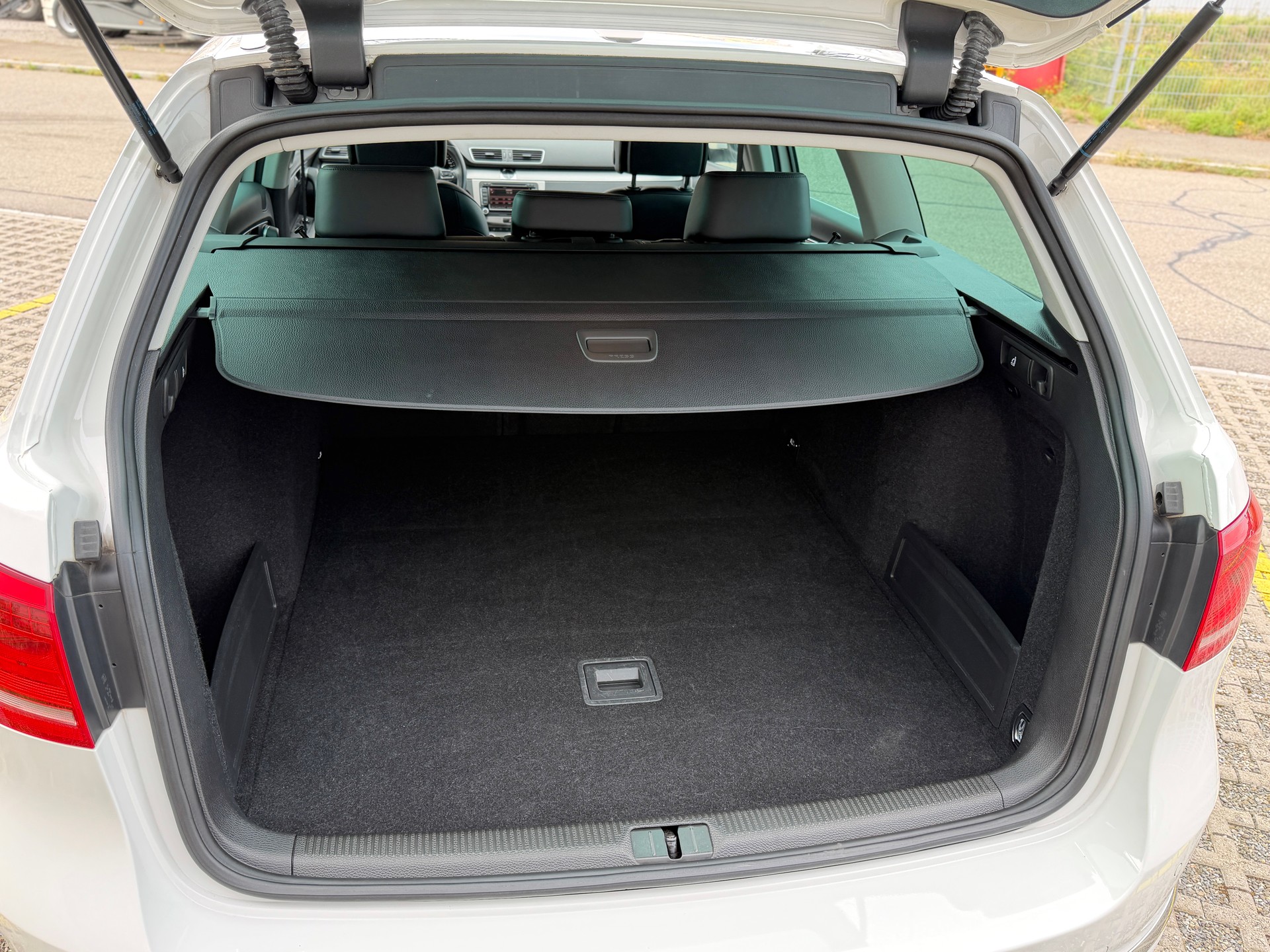 VW Passat Variant 2.0 TDI BMT Highline 4MDSG-image-26