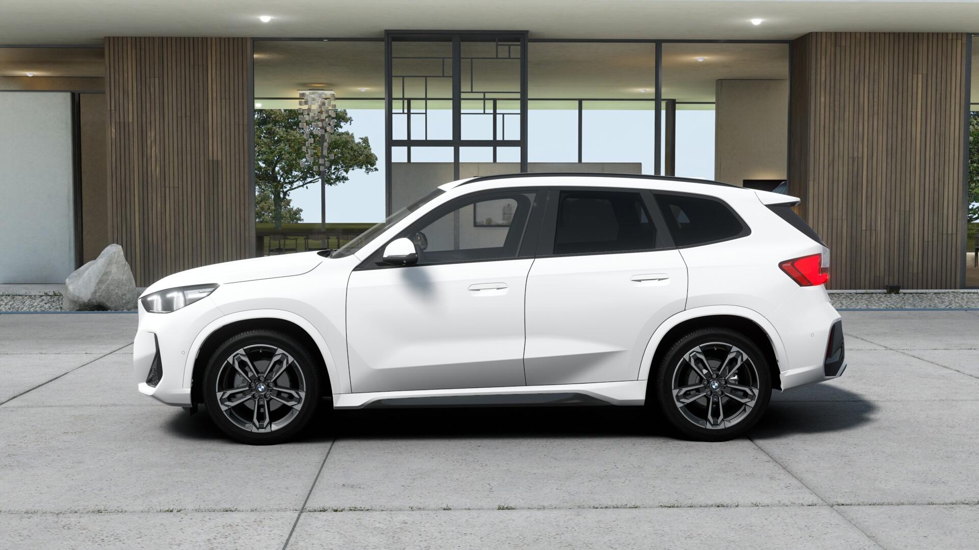 BMW X1 18i sDrive paddles-image-2