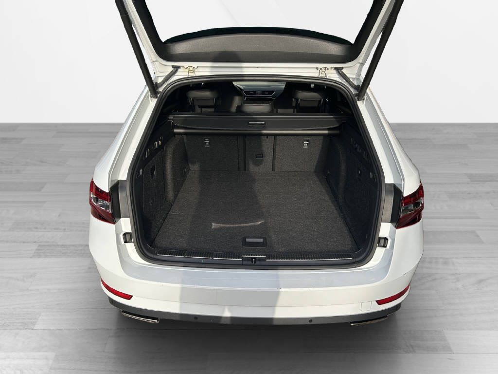 SKODA Superb Combi 2.0 TSI 280 SportLine+ 4x4 DSG-image-8