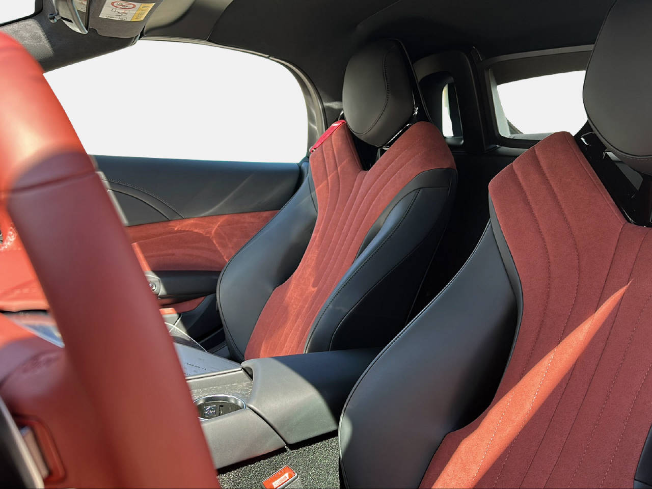MG Cyberster 77 kWh 4WD-showroom-element-2