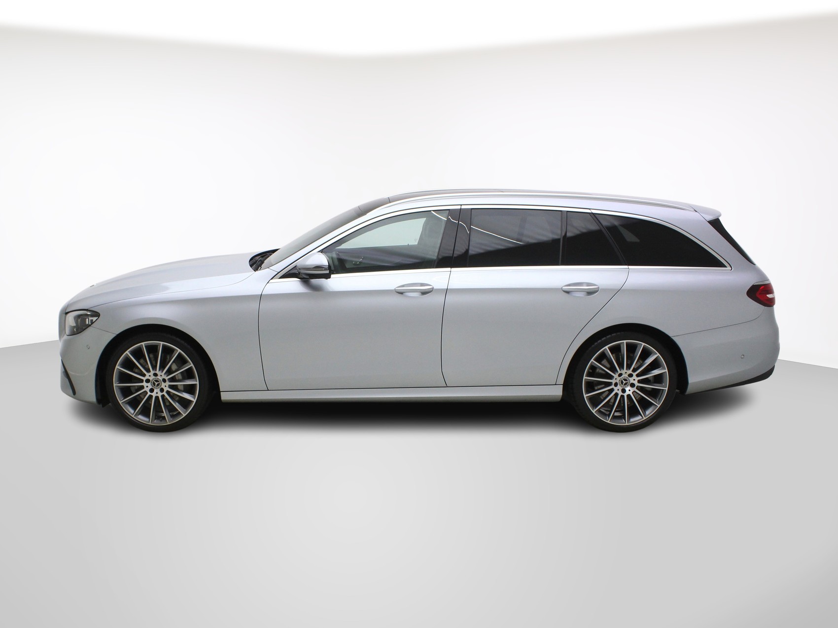 MERCEDES-BENZ E-Klasse E 450 AMG Line 4matic Kombi-image-2