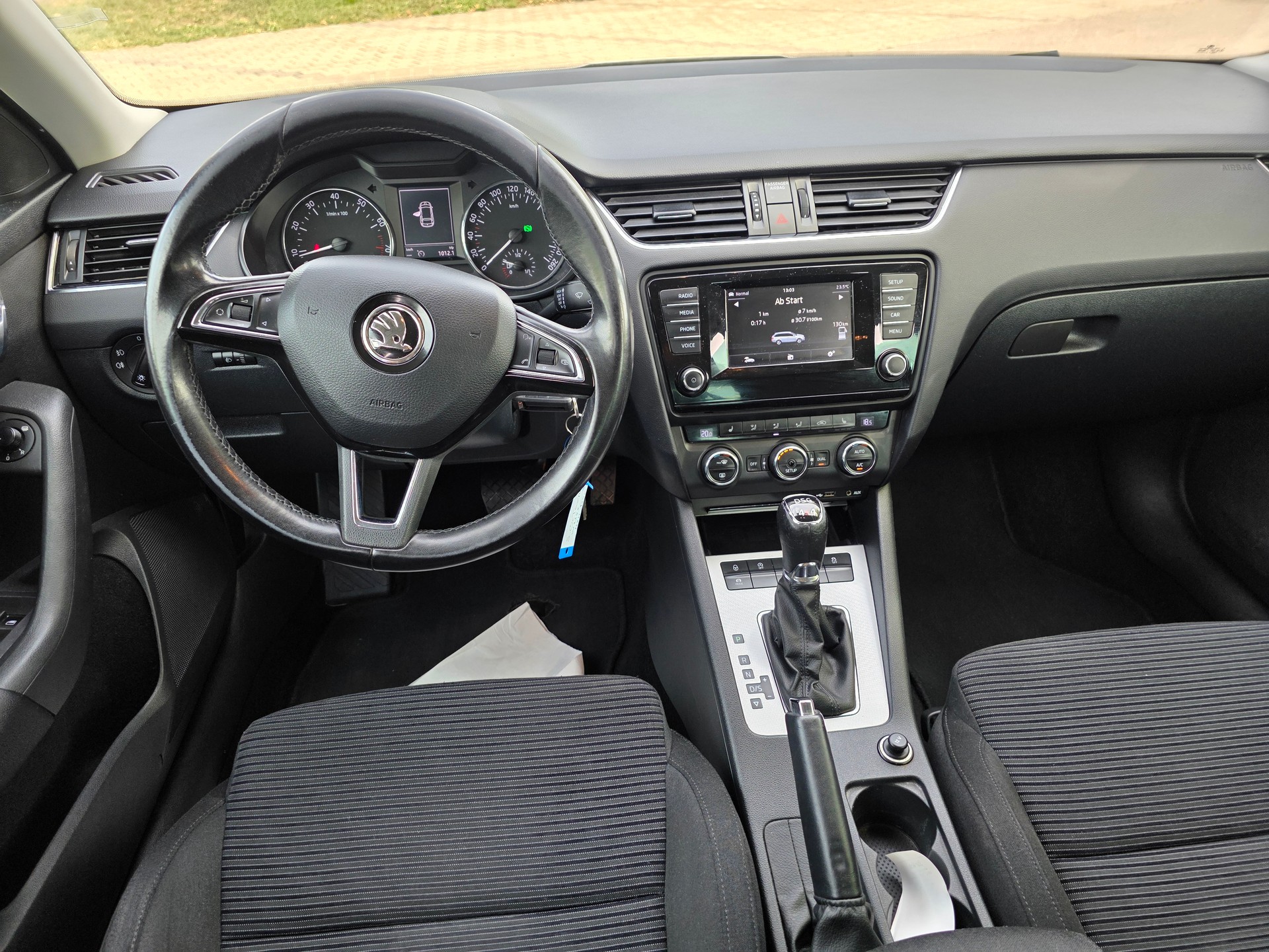 SKODA Octavia Combi 1.8 TSI Ambition 4x4 DSG-image-18