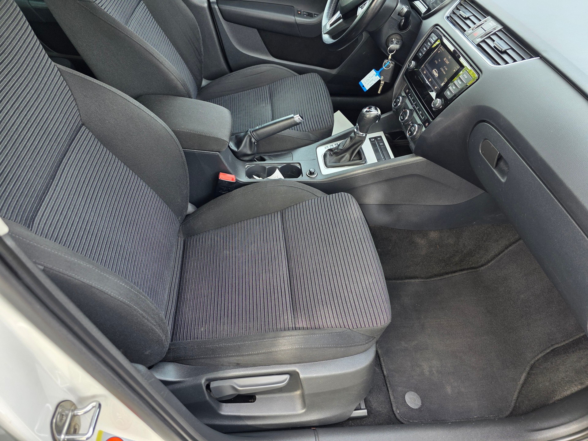 SKODA Octavia Combi 1.8 TSI Ambition 4x4 DSG-image-14