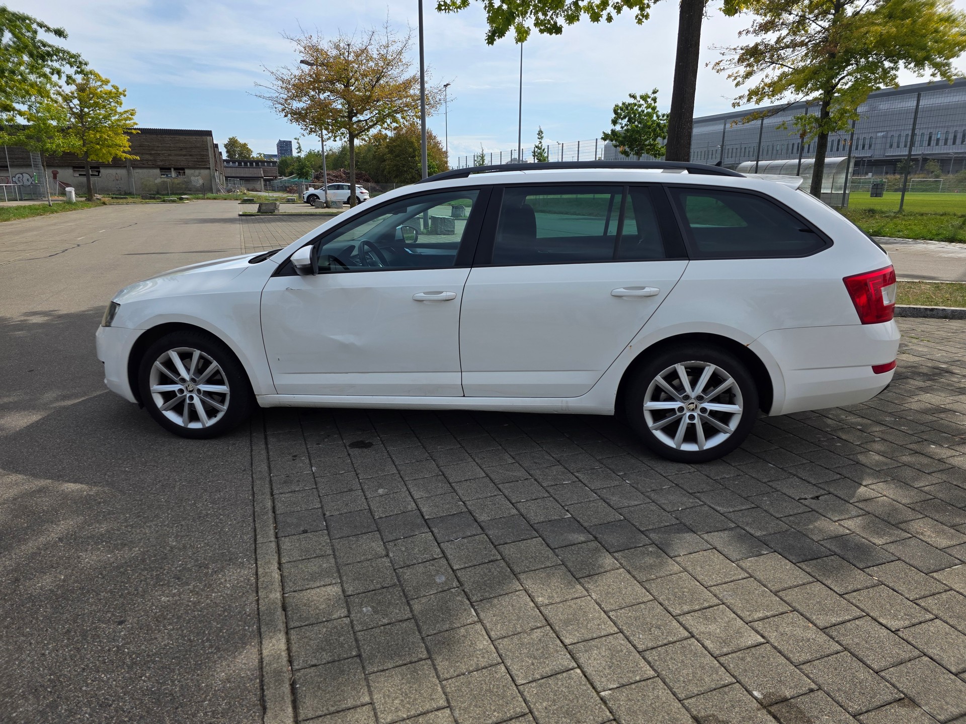 SKODA Octavia Combi 1.8 TSI Ambition 4x4 DSG-image-7