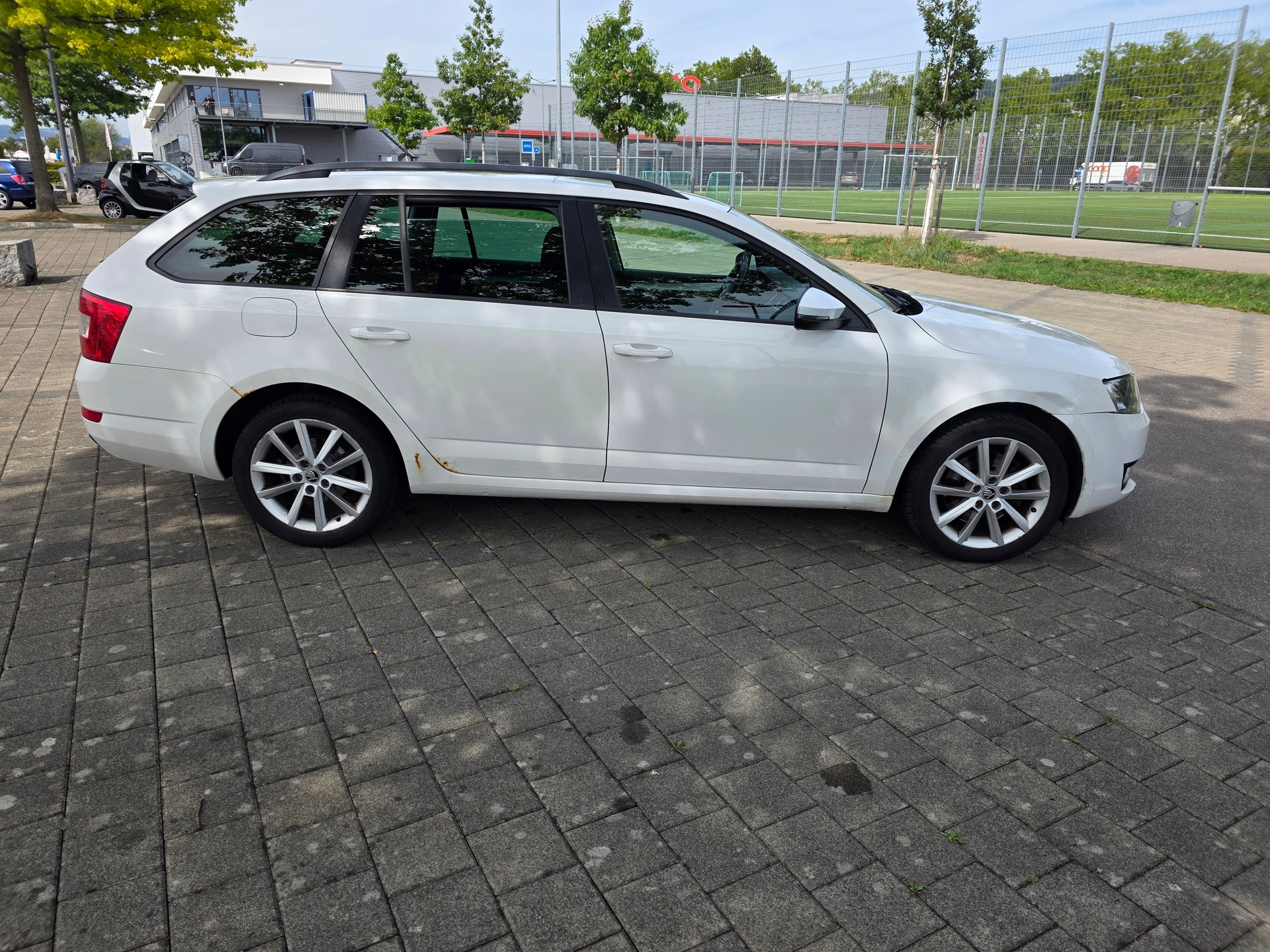 SKODA Octavia Combi 1.8 TSI Ambition 4x4 DSG-image-2