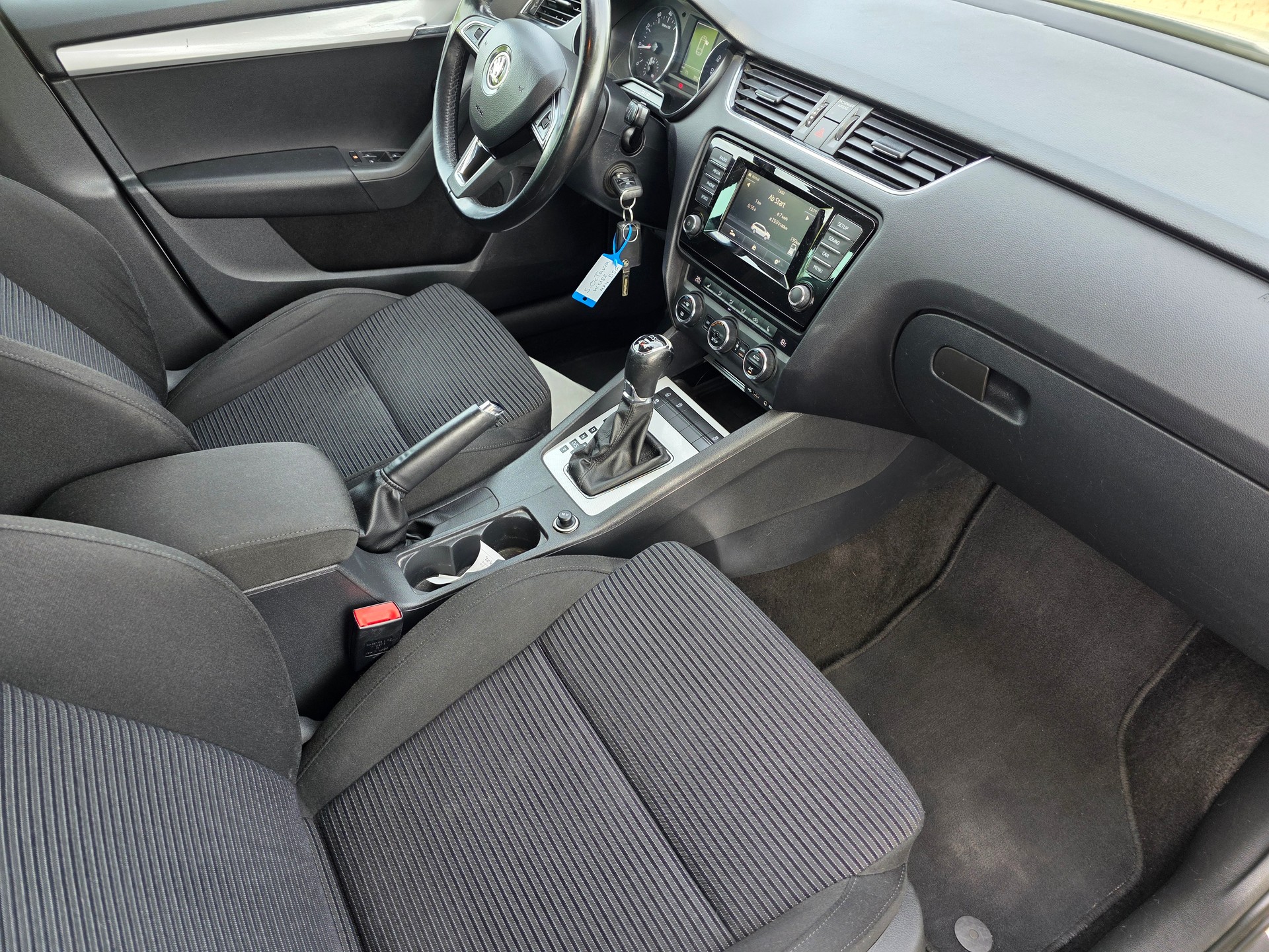 SKODA Octavia Combi 1.8 TSI Ambition 4x4 DSG-image-15