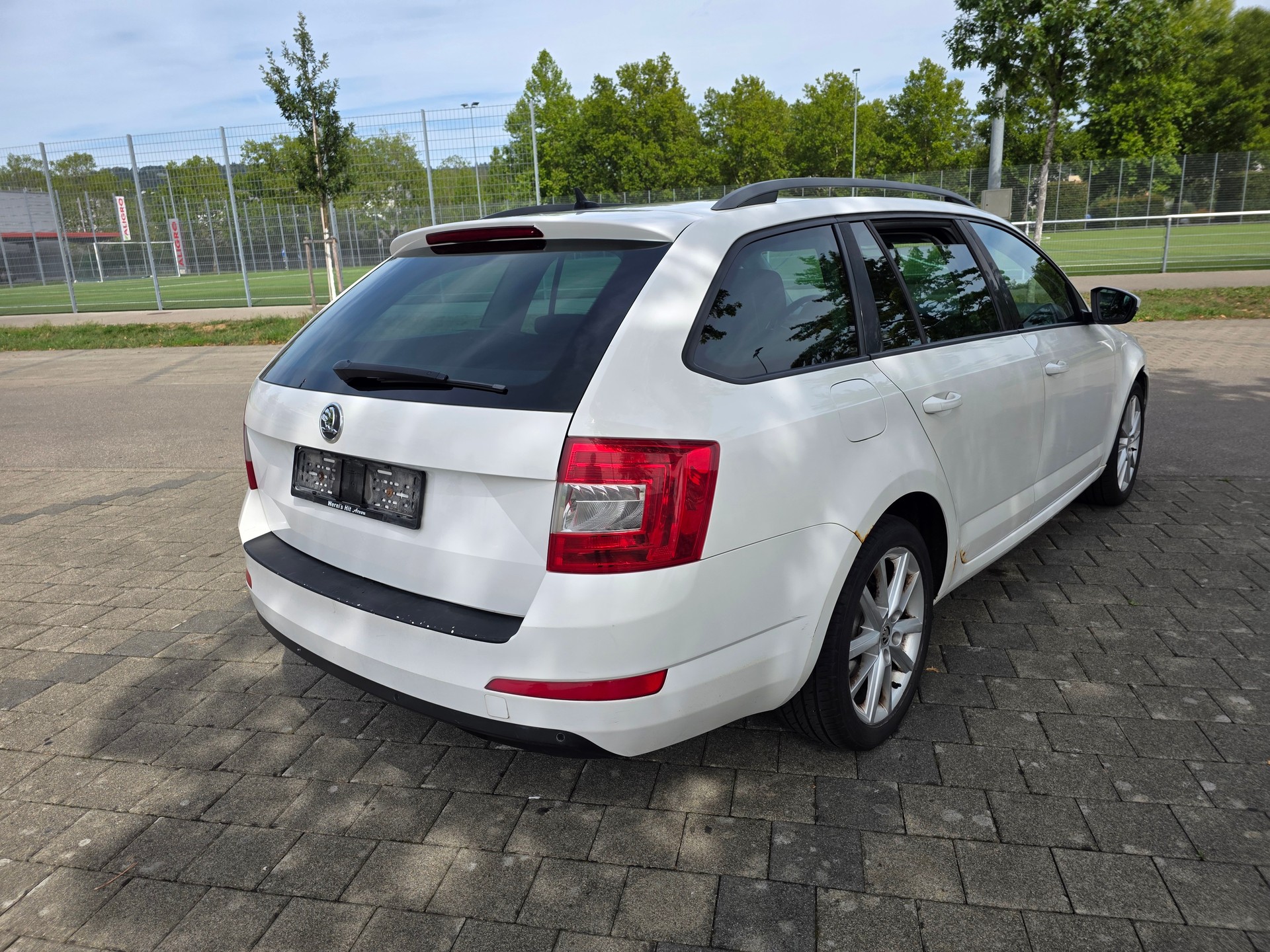 SKODA Octavia Combi 1.8 TSI Ambition 4x4 DSG-image-4