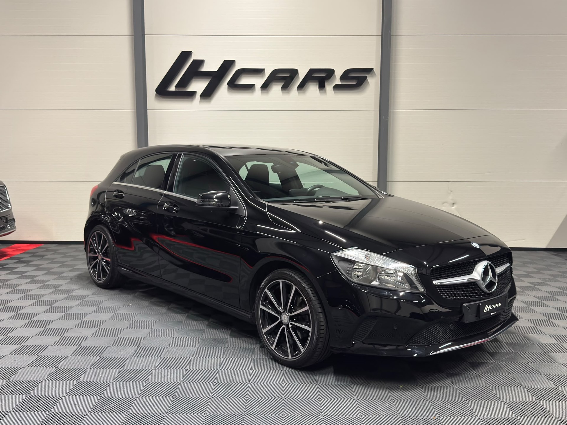 MERCEDES-BENZ A 180 Urban Automat-image-5