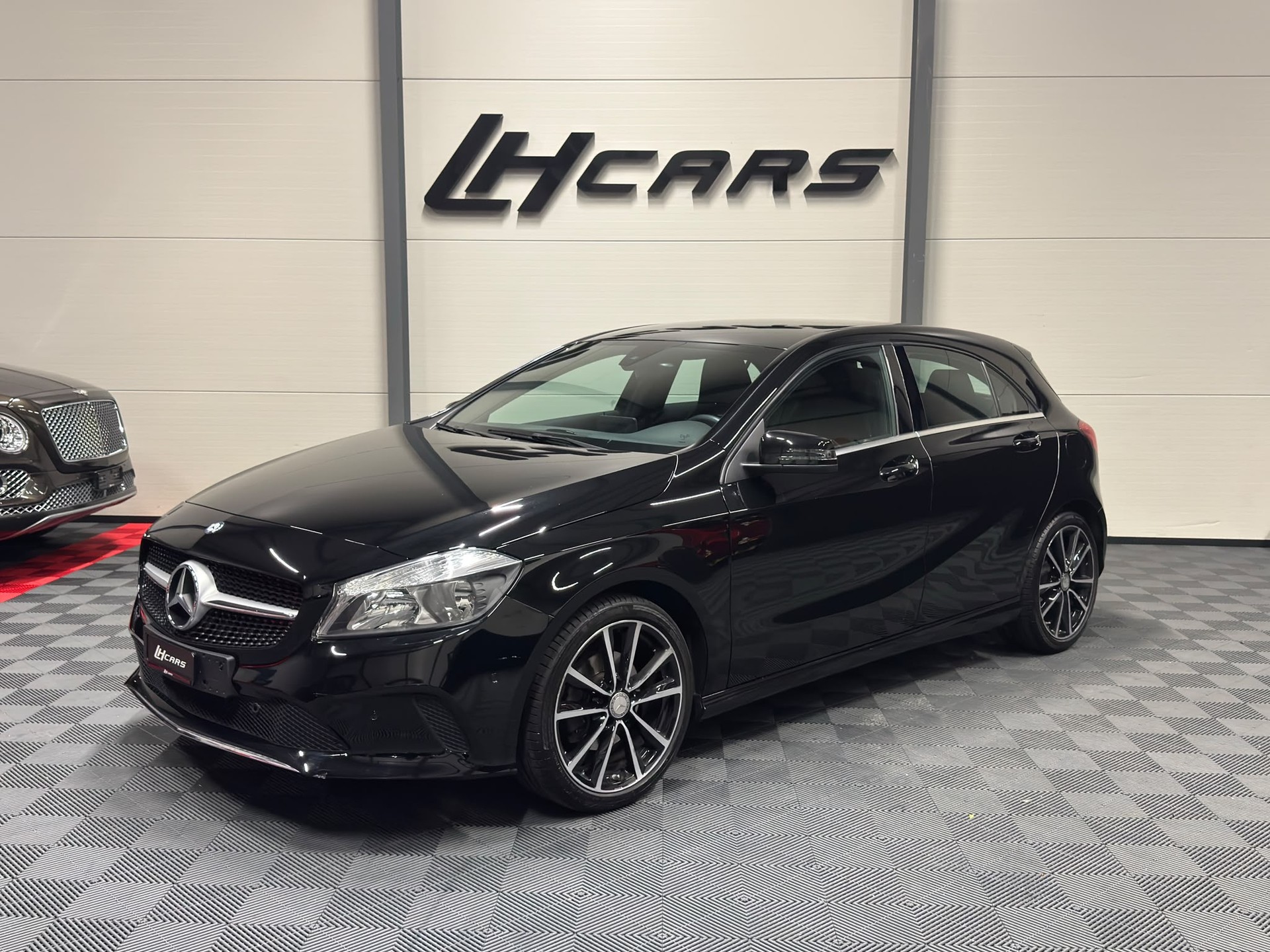 MERCEDES-BENZ A 180 Urban Automat-image-0