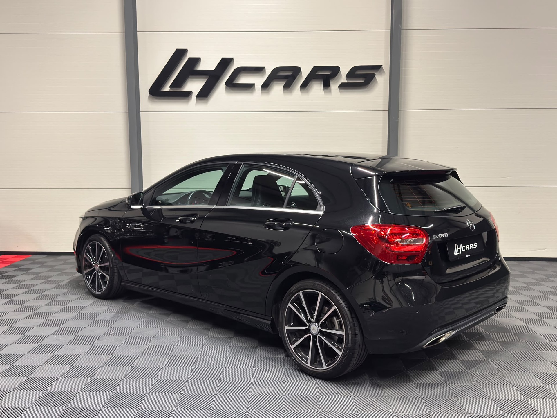 MERCEDES-BENZ A 180 Urban Automat-image-2