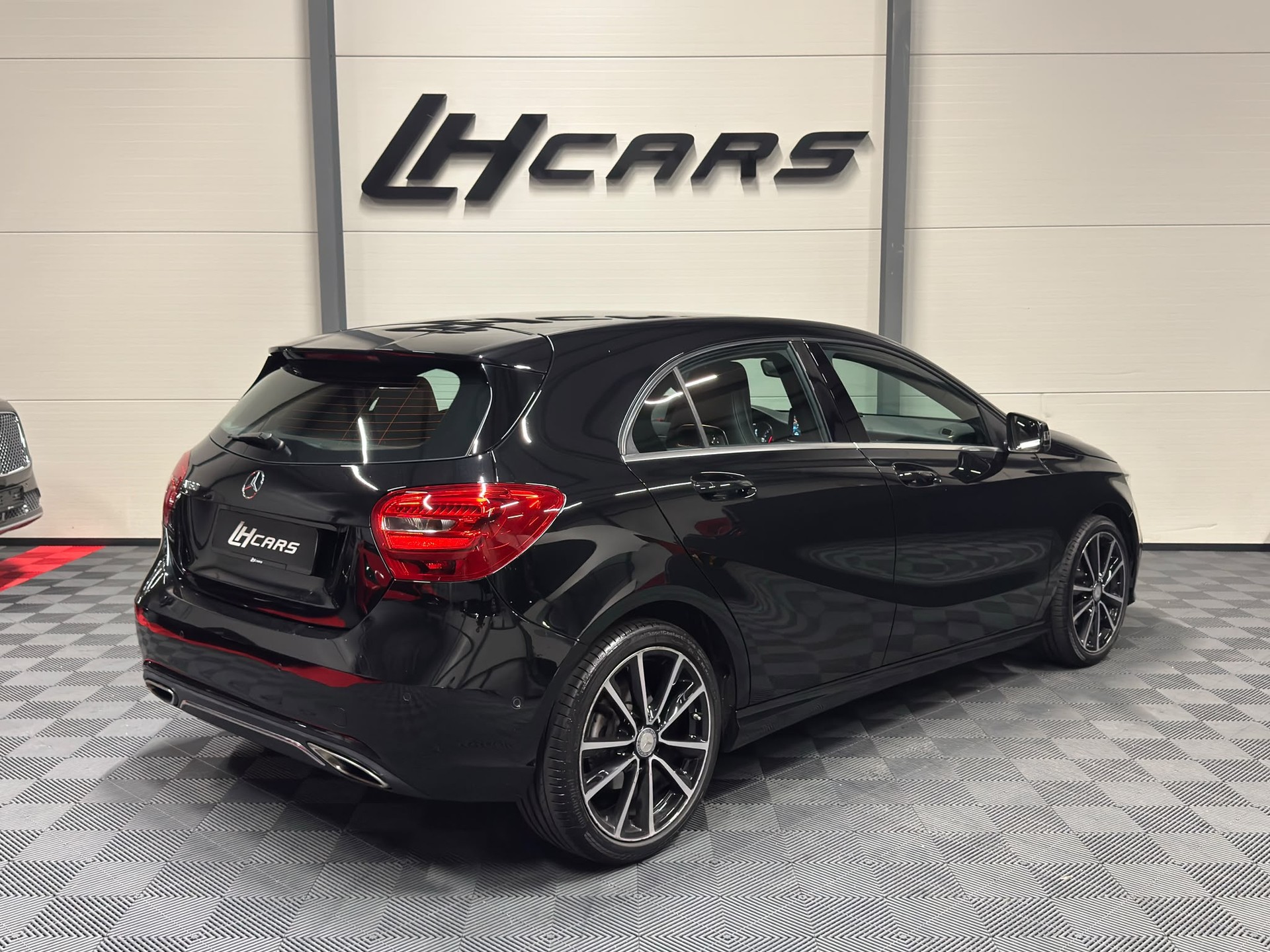 MERCEDES-BENZ A 180 Urban Automat-image-3