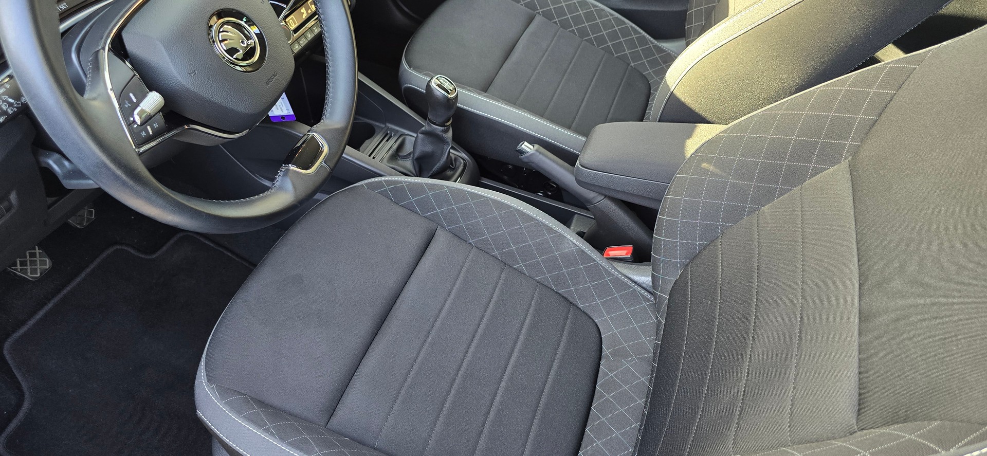 SKODA Fabia 1.0 MPI Ambition-image-12