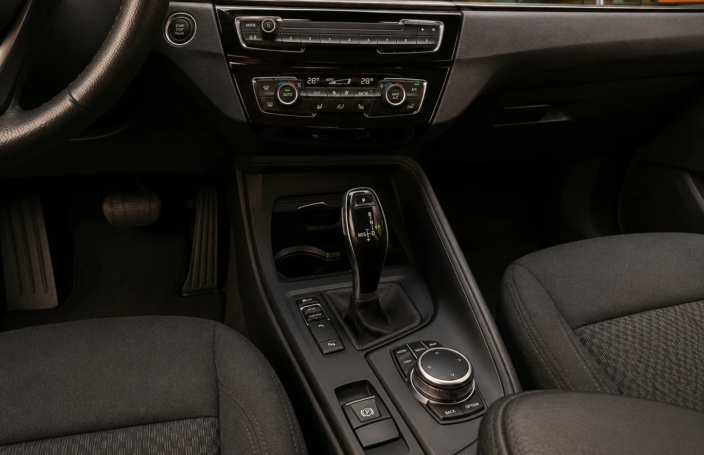 BMW X1 20d xDrive / Top Zustand-image-8
