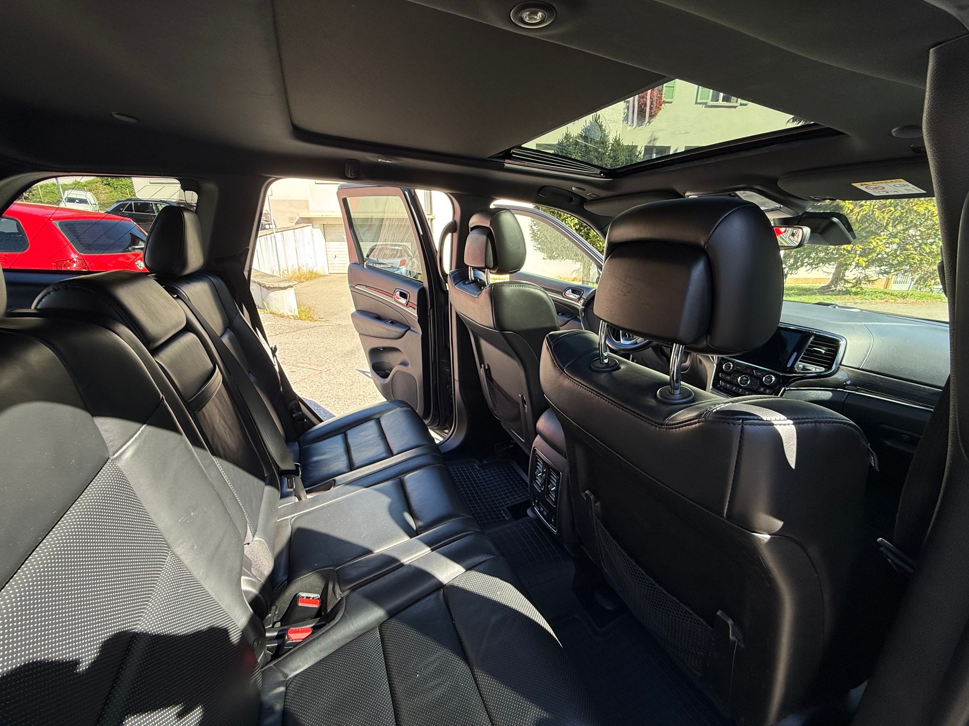 JEEP Grand Cherokee 3.0 CRD Overland Automatic-image-13