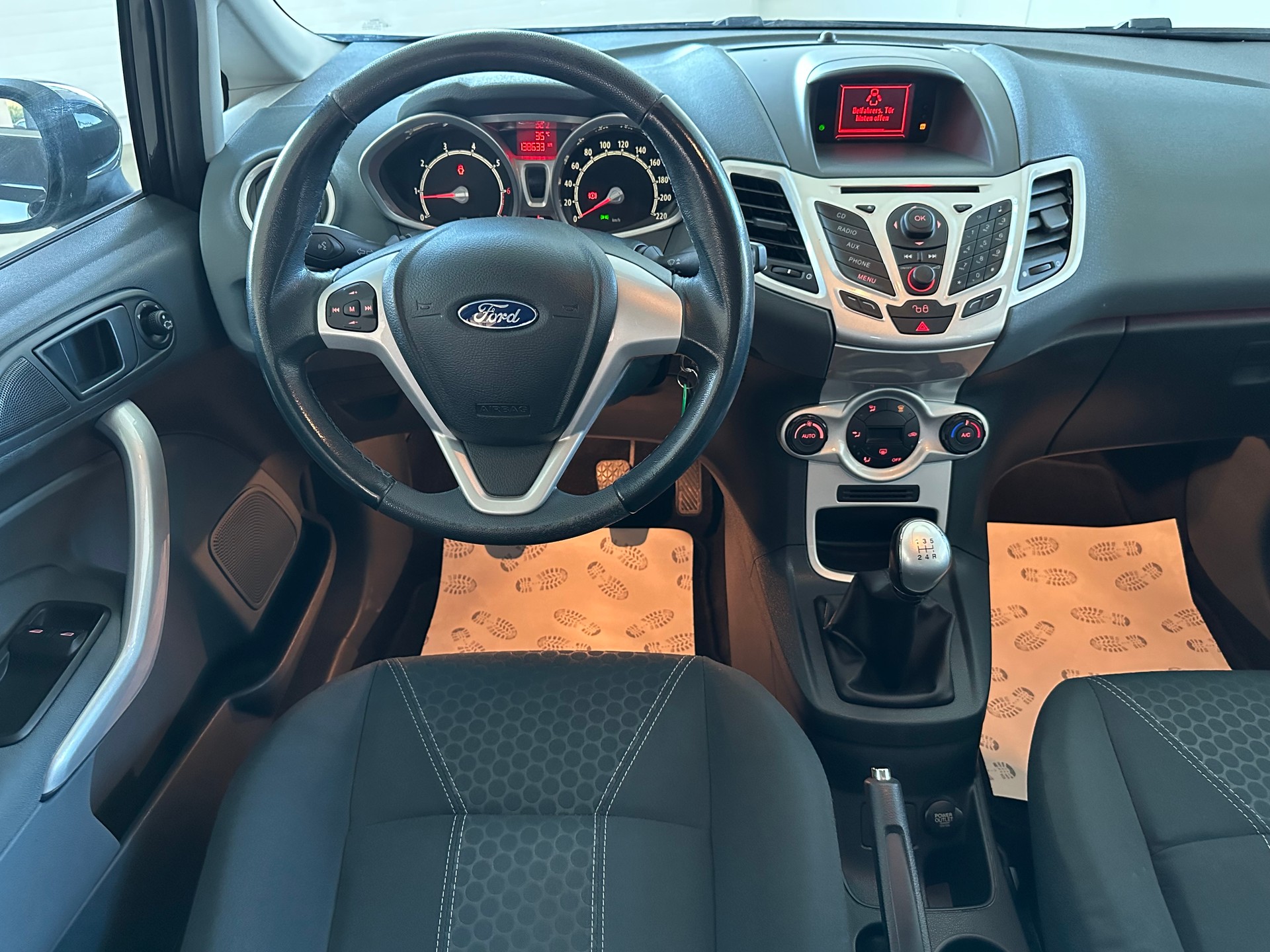 FORD Fiesta 1.6 16V Titanium-image-23