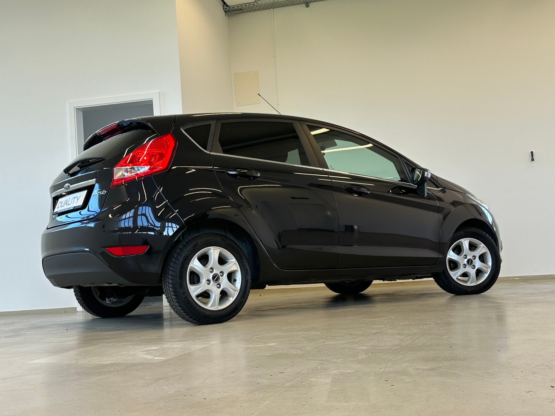 FORD Fiesta 1.6 16V Titanium-image-12