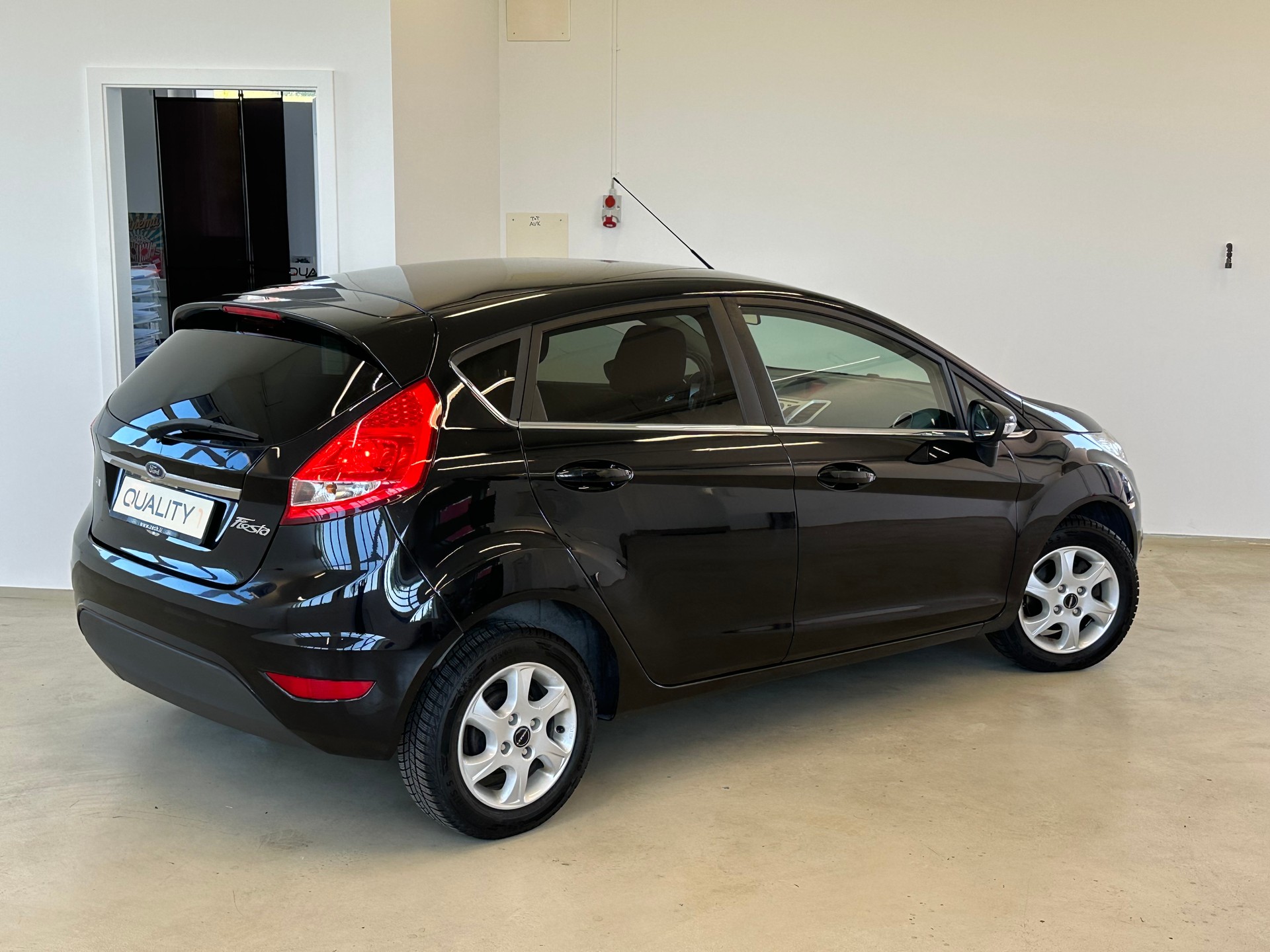 FORD Fiesta 1.6 16V Titanium-image-16
