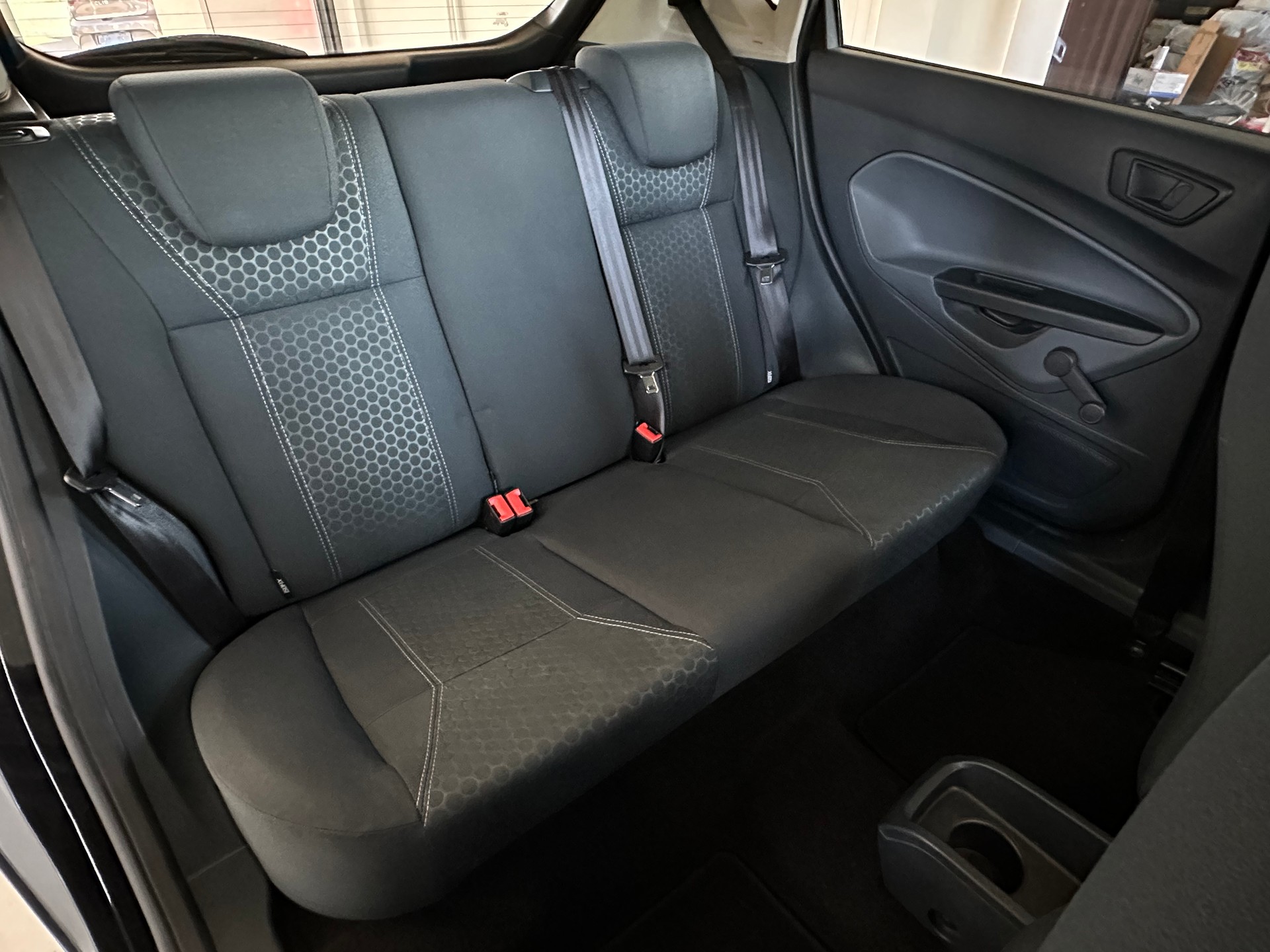 FORD Fiesta 1.6 16V Titanium-image-24