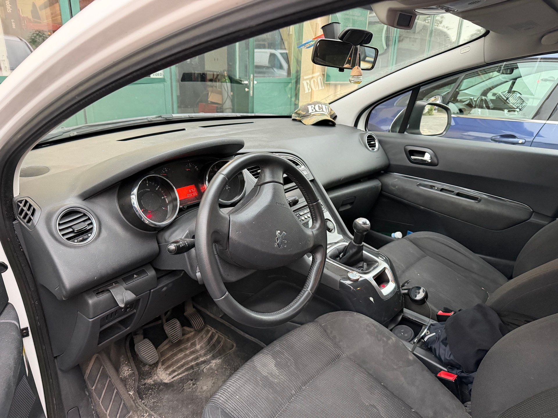PEUGEOT 5008 1.6 16V VTI Trendy Clim-image-4