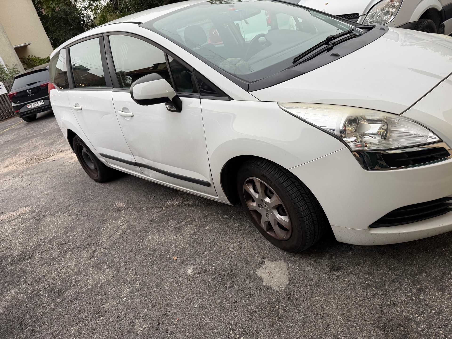 PEUGEOT 5008 1.6 16V VTI Trendy Clim-image-2