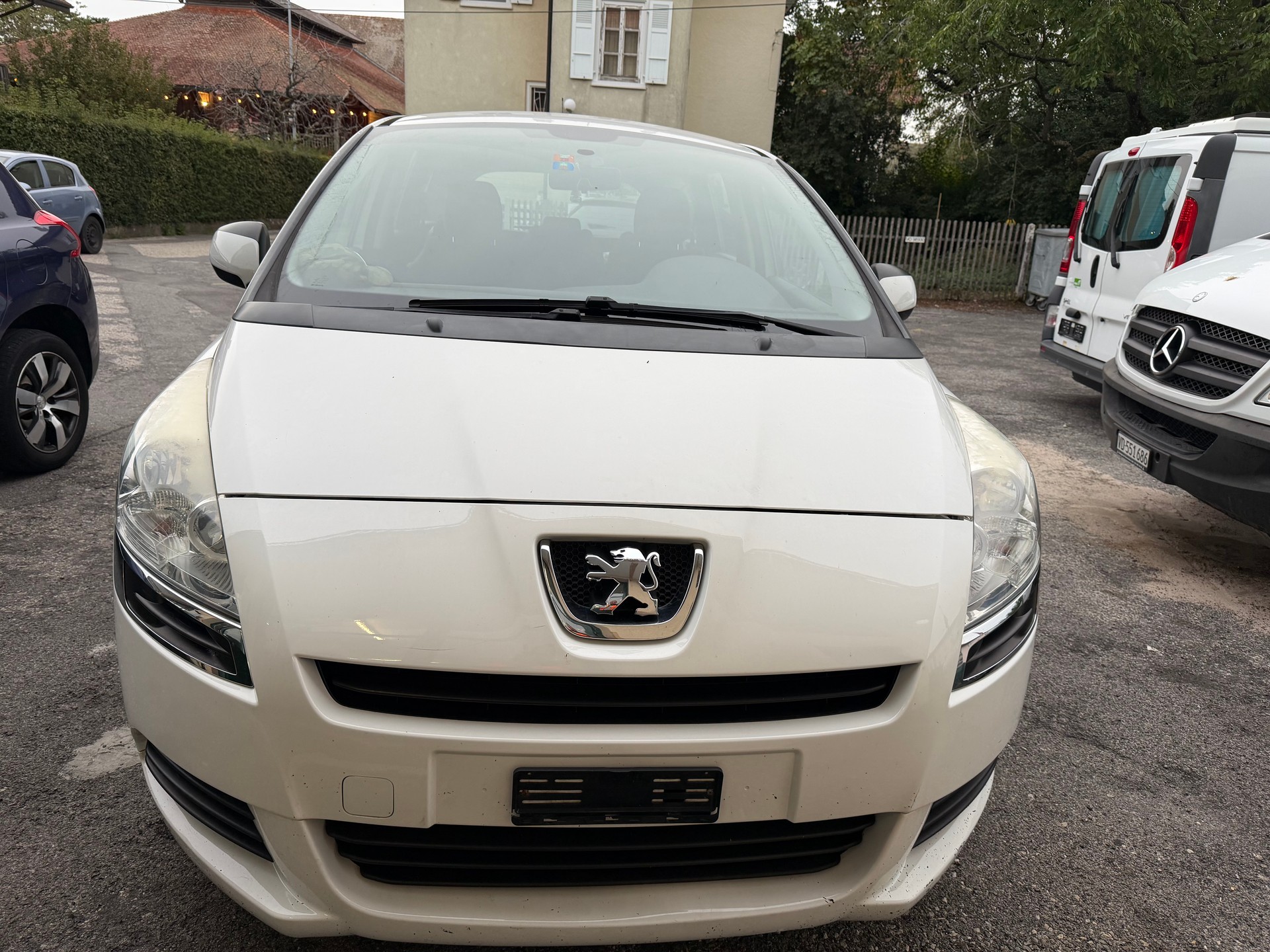 PEUGEOT 5008 1.6 16V VTI Trendy Clim-image-0