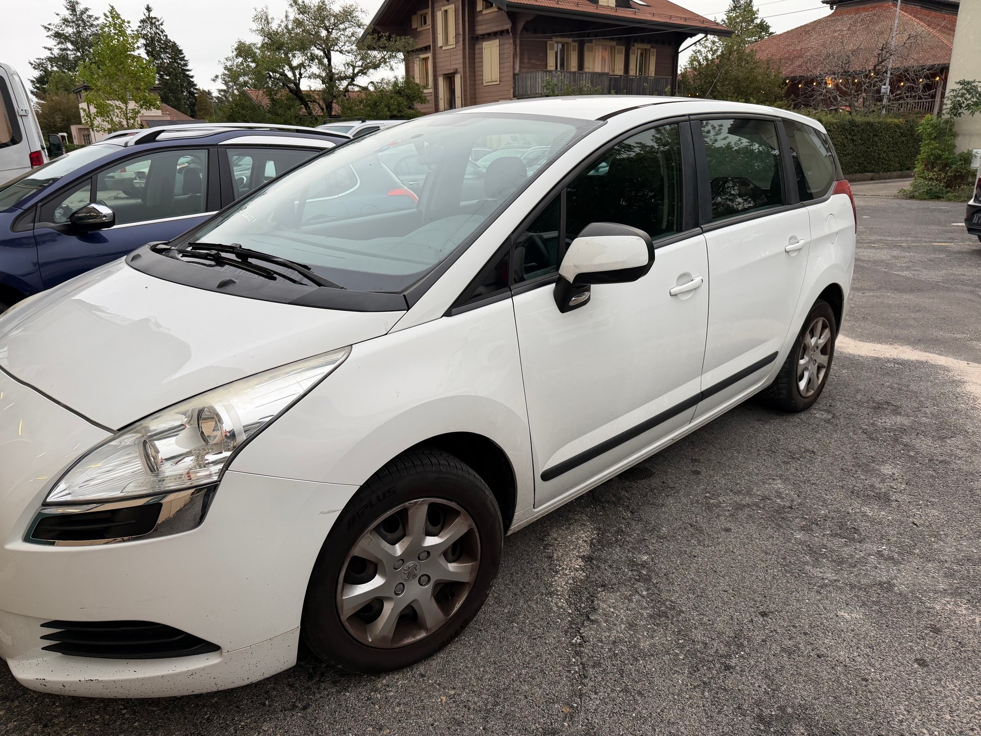 PEUGEOT 5008 1.6 16V VTI Trendy Clim-image-1