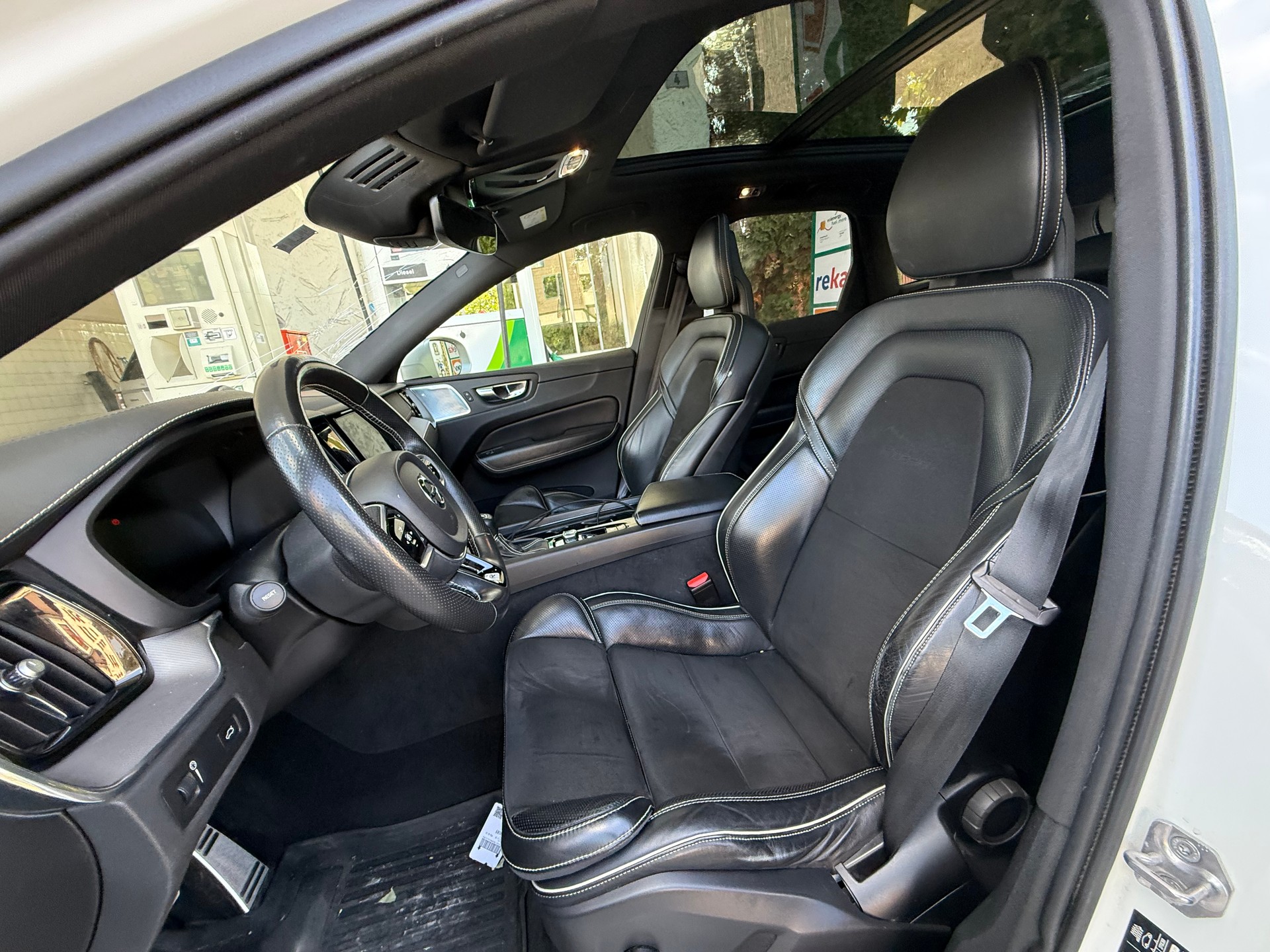 VOLVO XC60 T6 AWD R-Design Geartronic-image-15