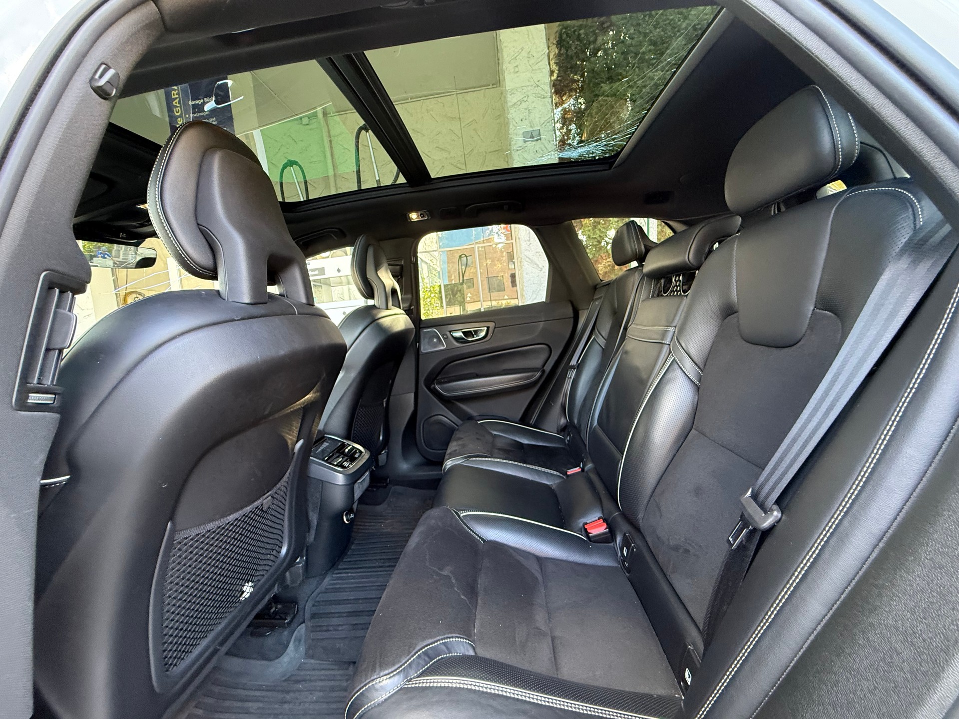 VOLVO XC60 T6 AWD R-Design Geartronic-image-14