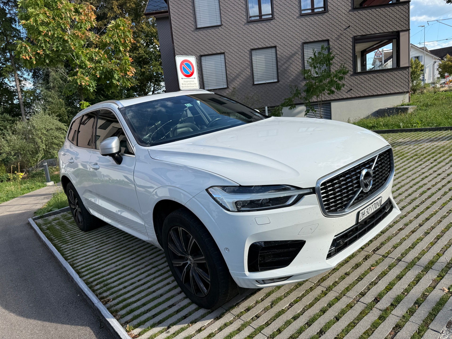 VOLVO XC60 T6 AWD R-Design Geartronic-image-2