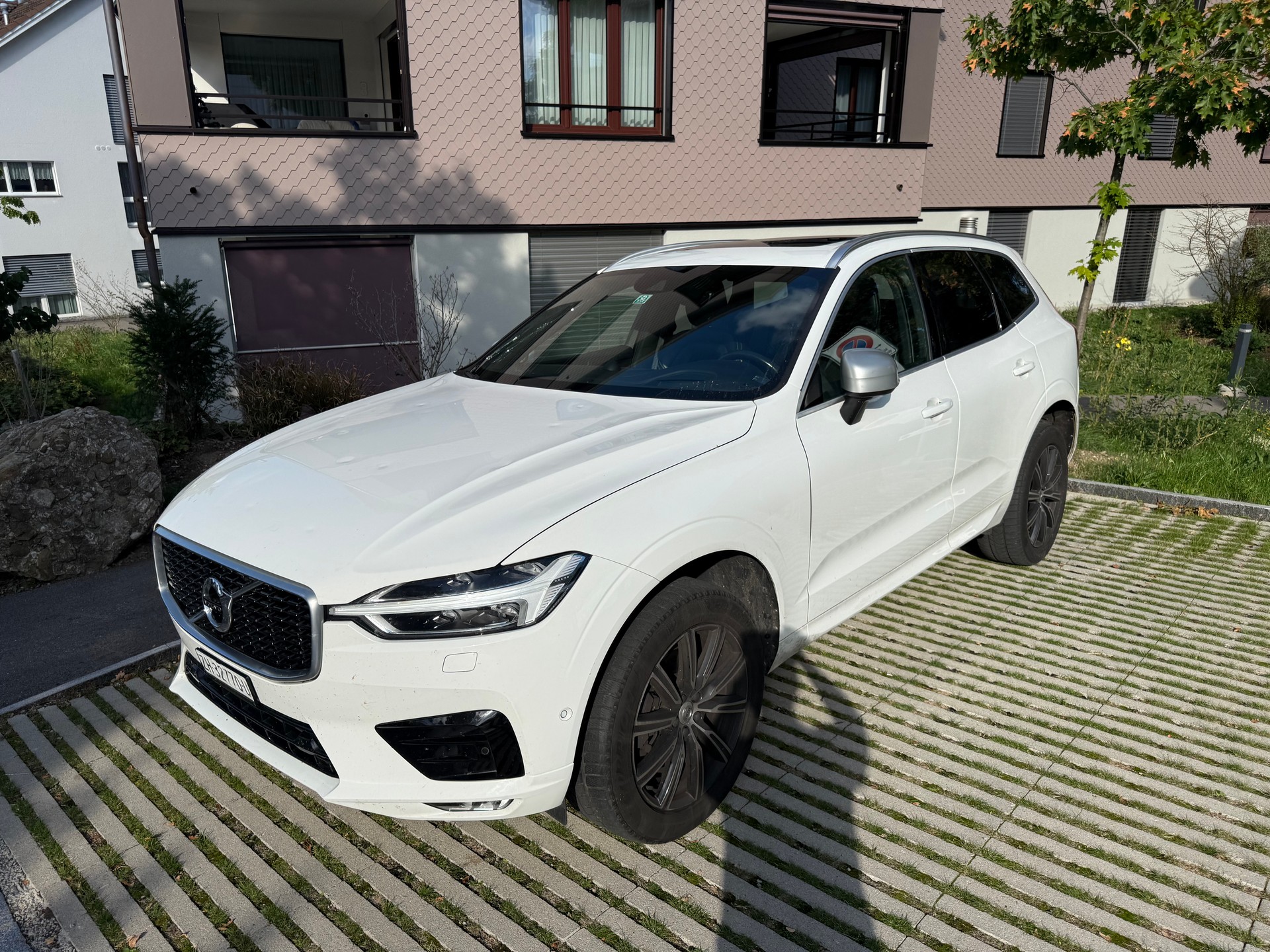 VOLVO XC60 T6 AWD R-Design Geartronic-image-0