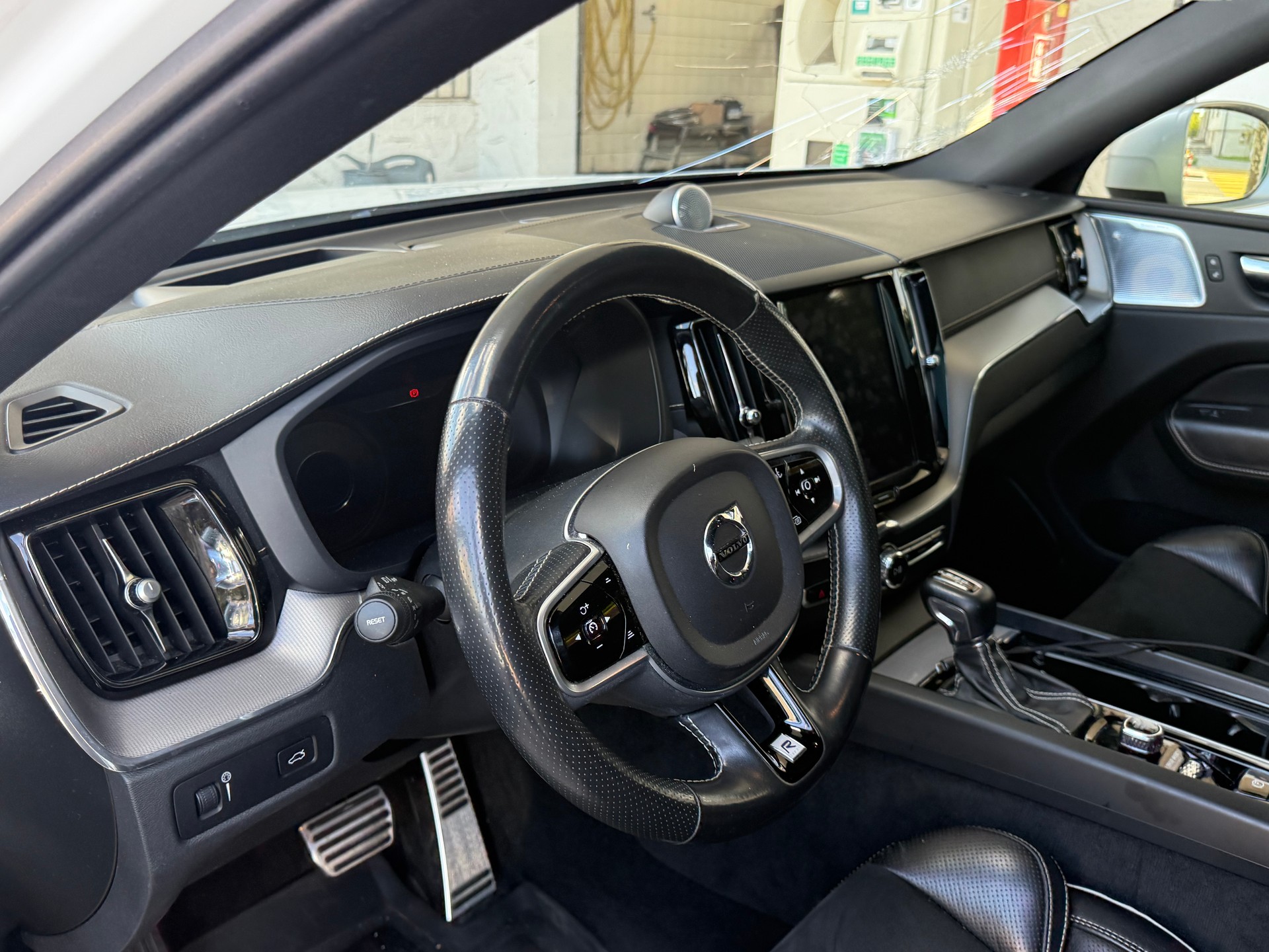 VOLVO XC60 T6 AWD R-Design Geartronic-image-6