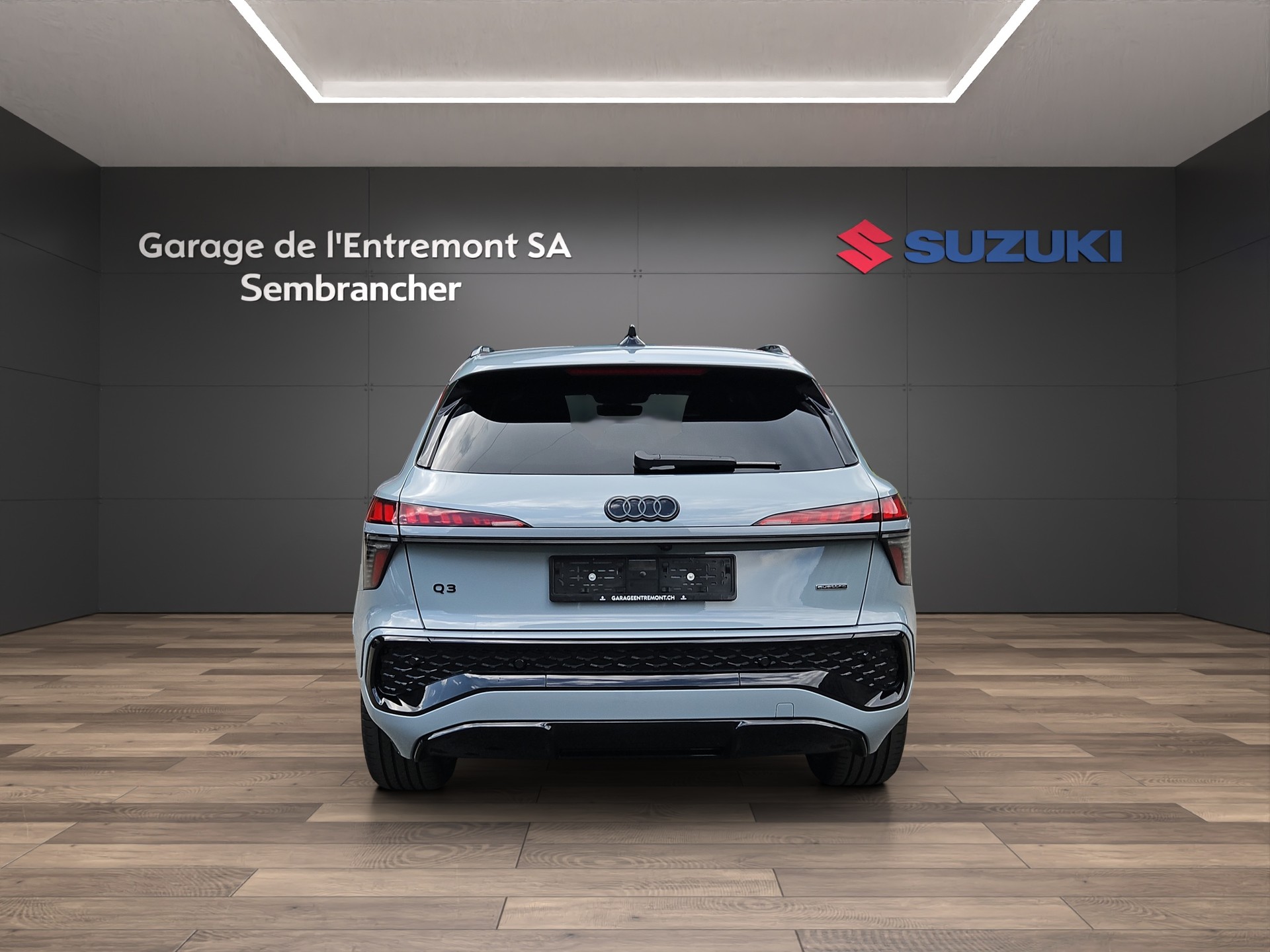 AUDI Q3 SUV TFSI quattro 195 kW S tronic-image-4