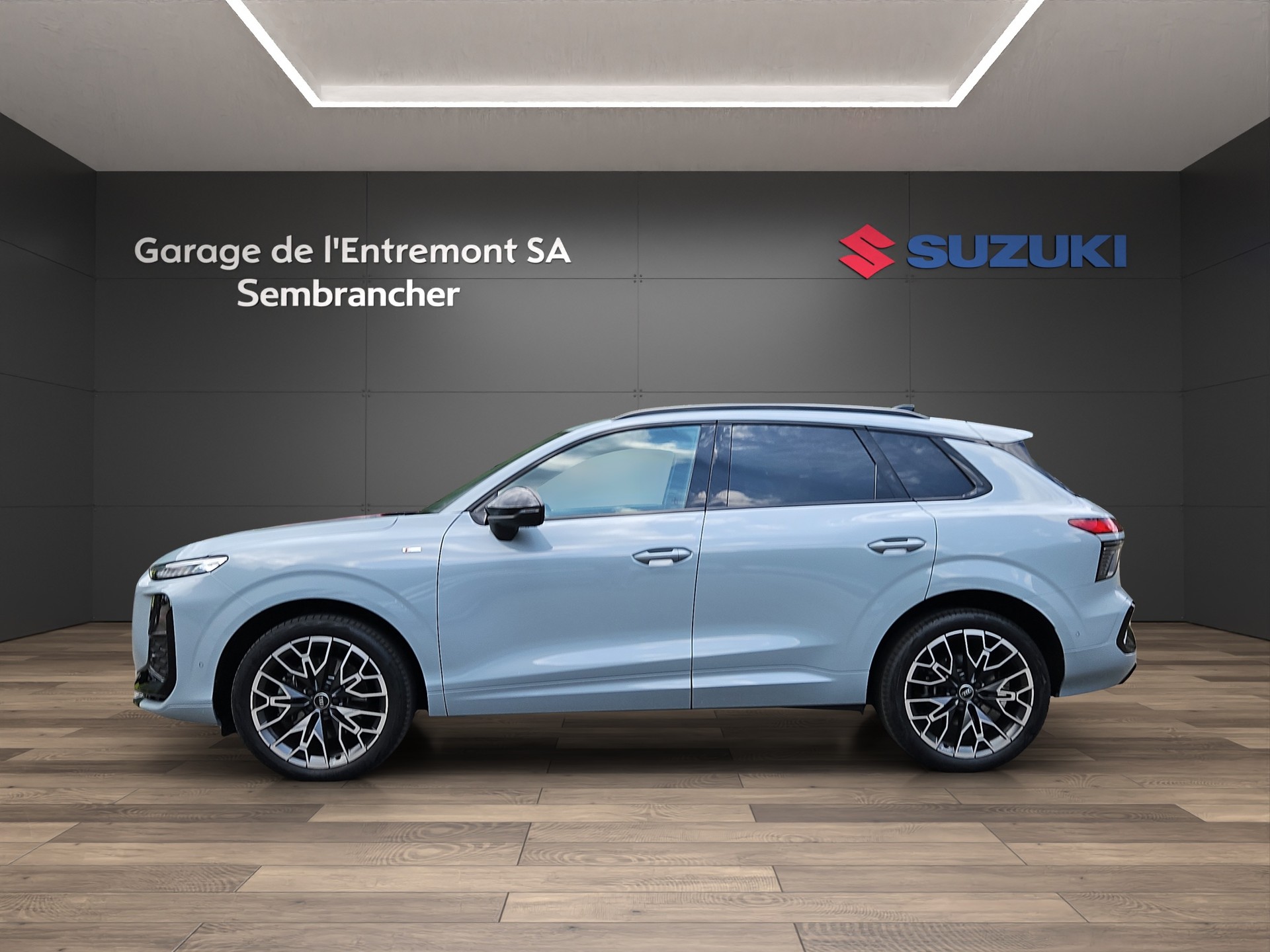 AUDI Q3 SUV TFSI quattro 195 kW S tronic-image-2