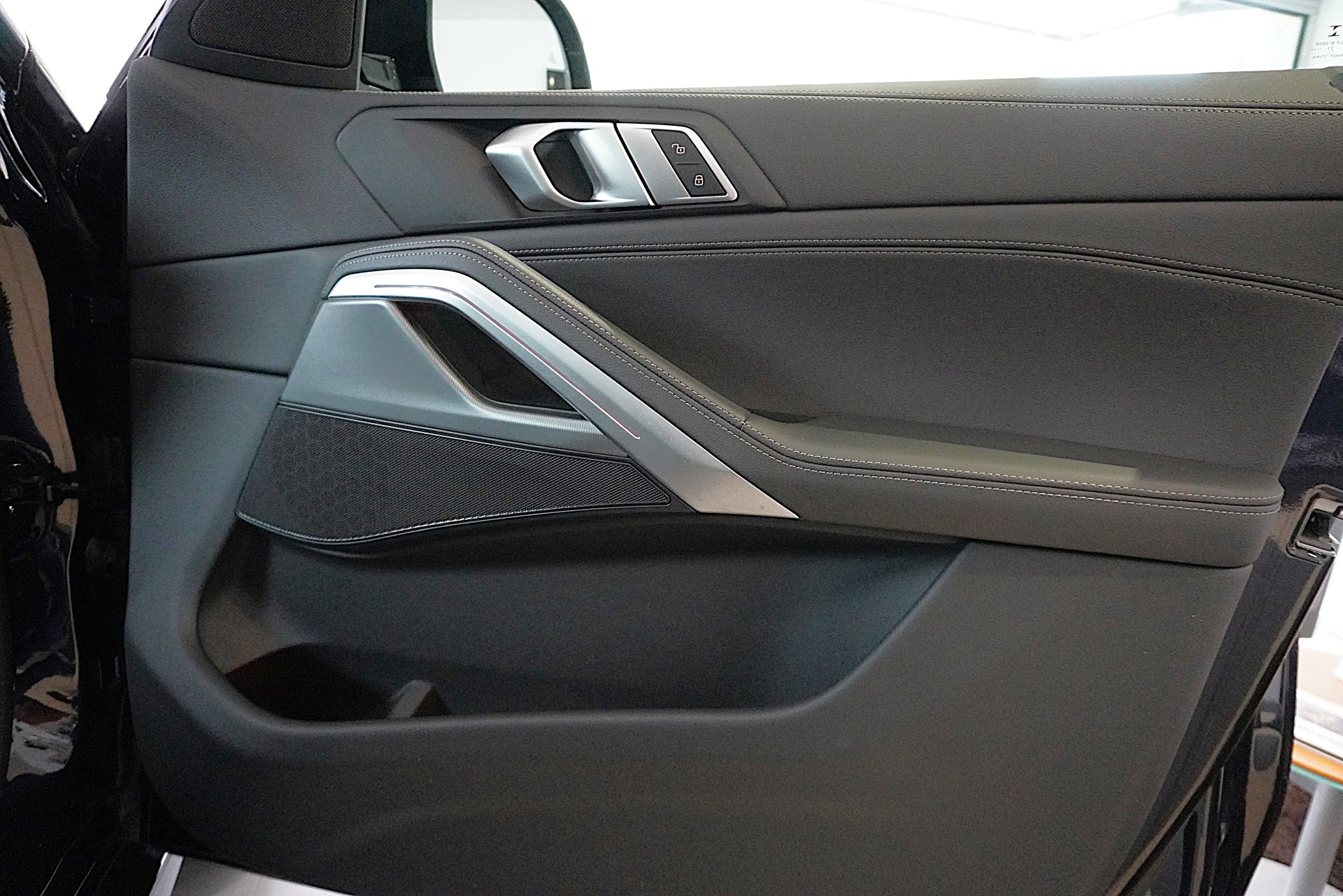 BMW X6 xDrive 48V 40d Steptronic M Sport-image-15