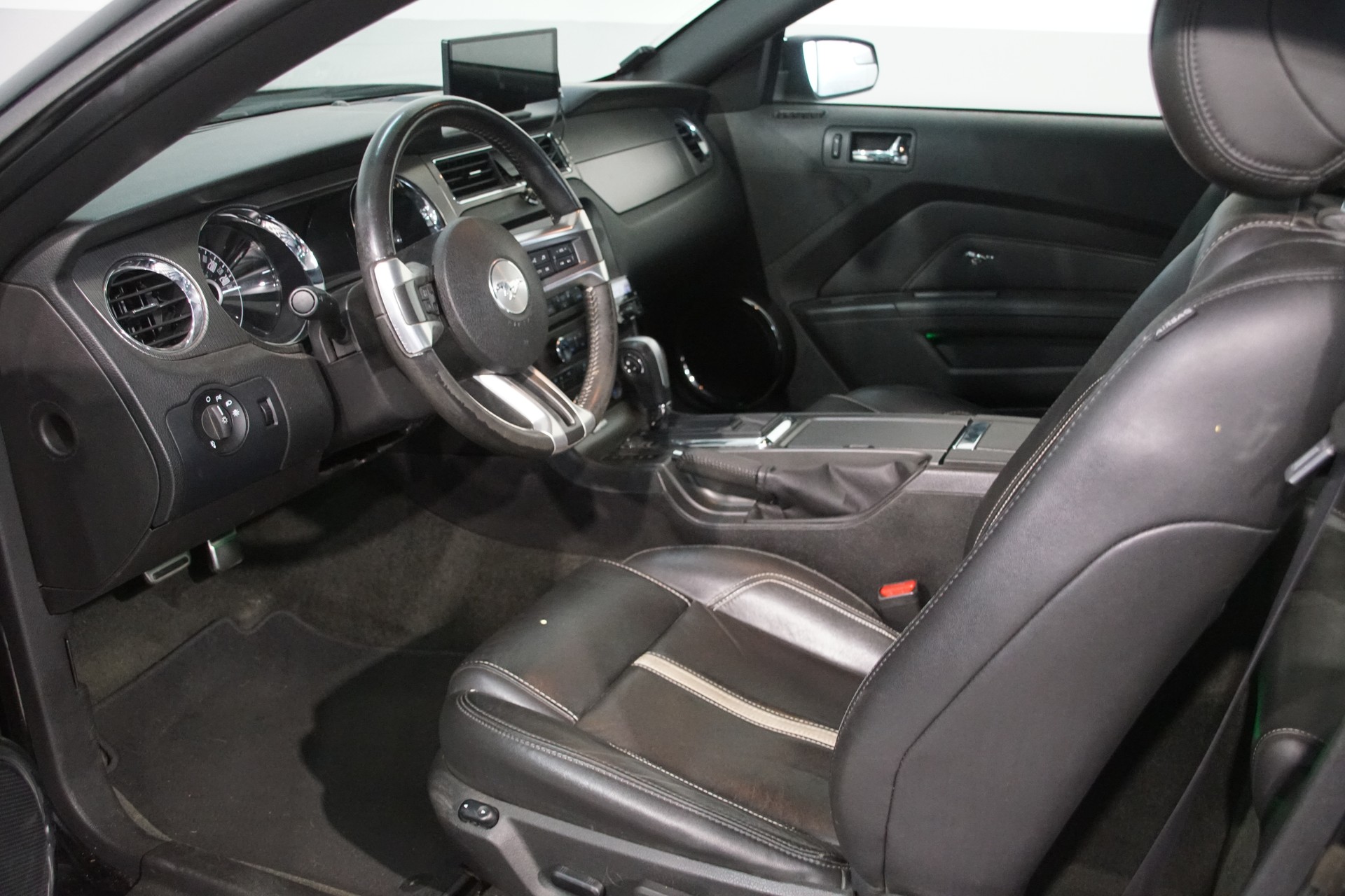 FORD Mustang GT 5.0 V8-image-9