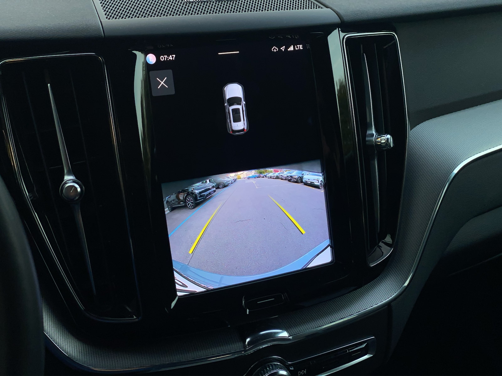 VOLVO XC60 2.0 B4 MH R-Design AWD-image-14