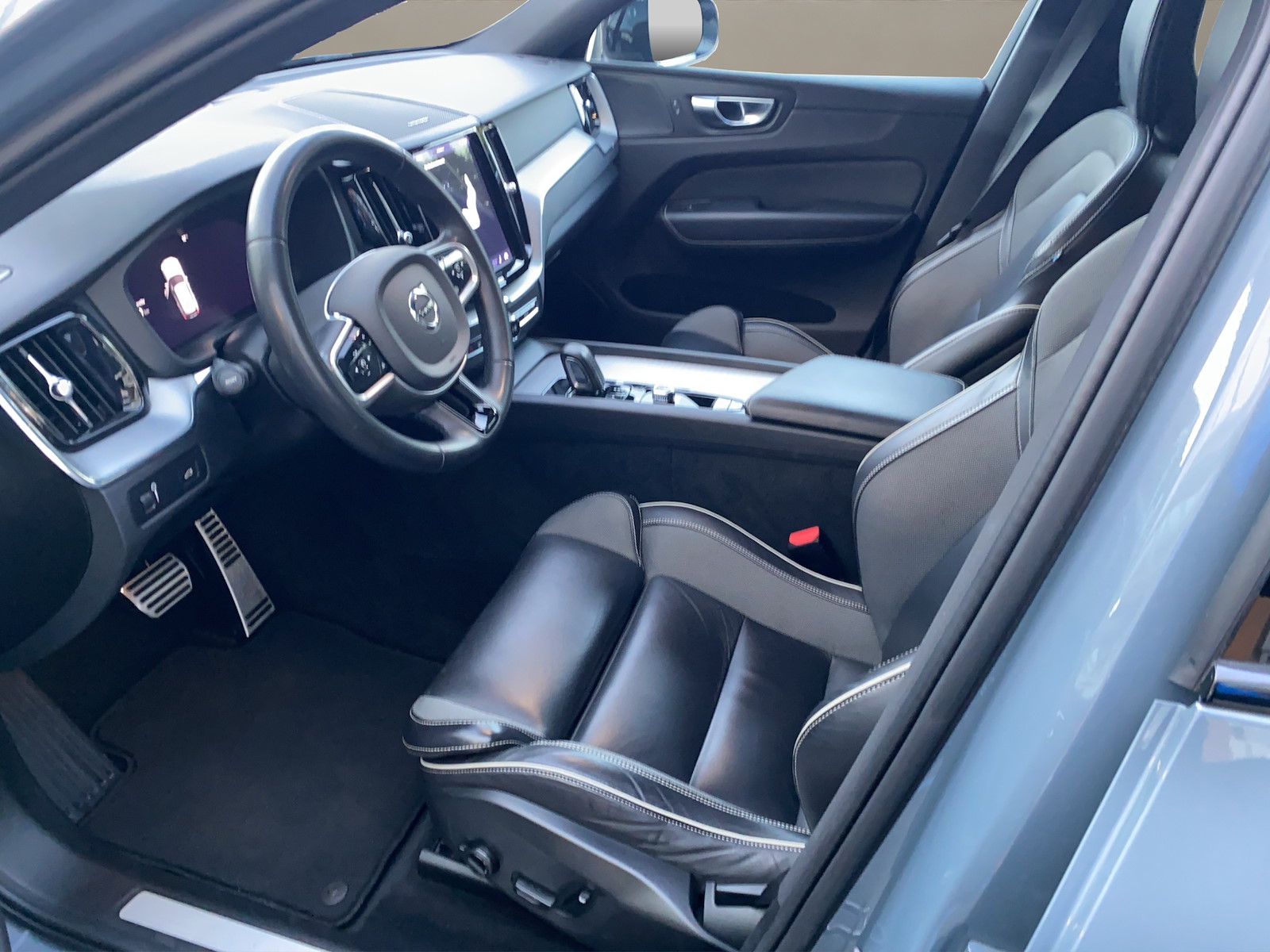 VOLVO XC60 2.0 B4 MH R-Design AWD-image-8