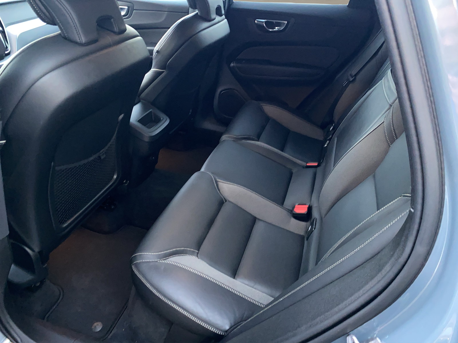 VOLVO XC60 2.0 B4 MH R-Design AWD-image-9