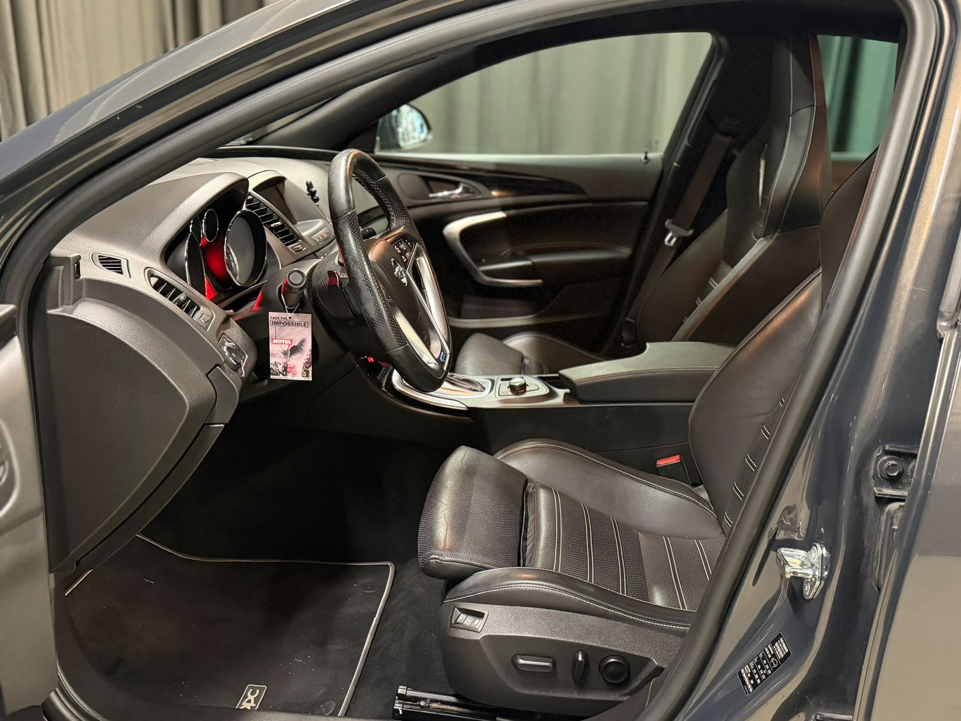OPEL Insignia 2.8 Turbo OPC 4WD Automatic-image-10