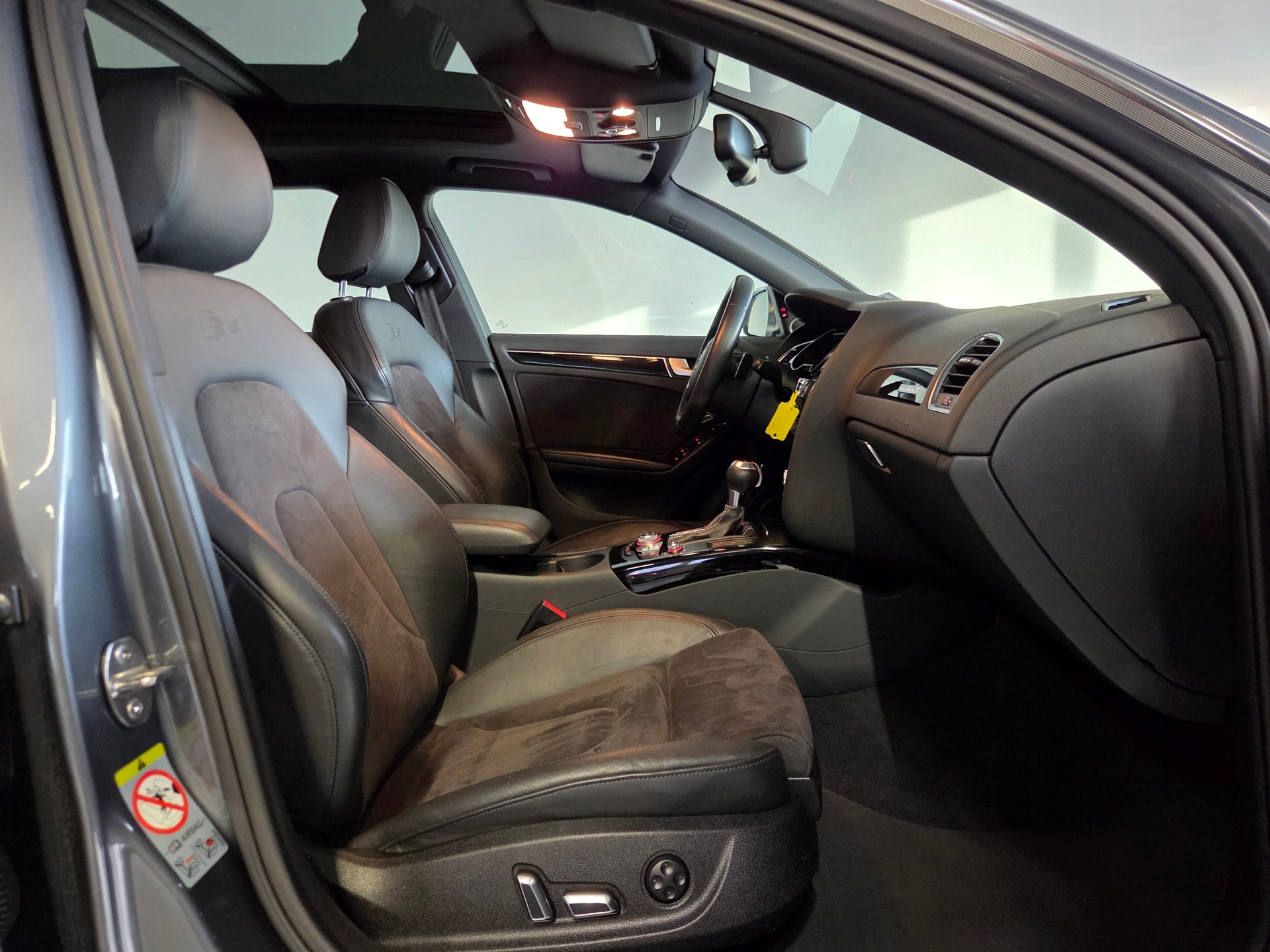 AUDI S4 Avant 3.0 V6 TFSI quattro S-Tronic-image-14